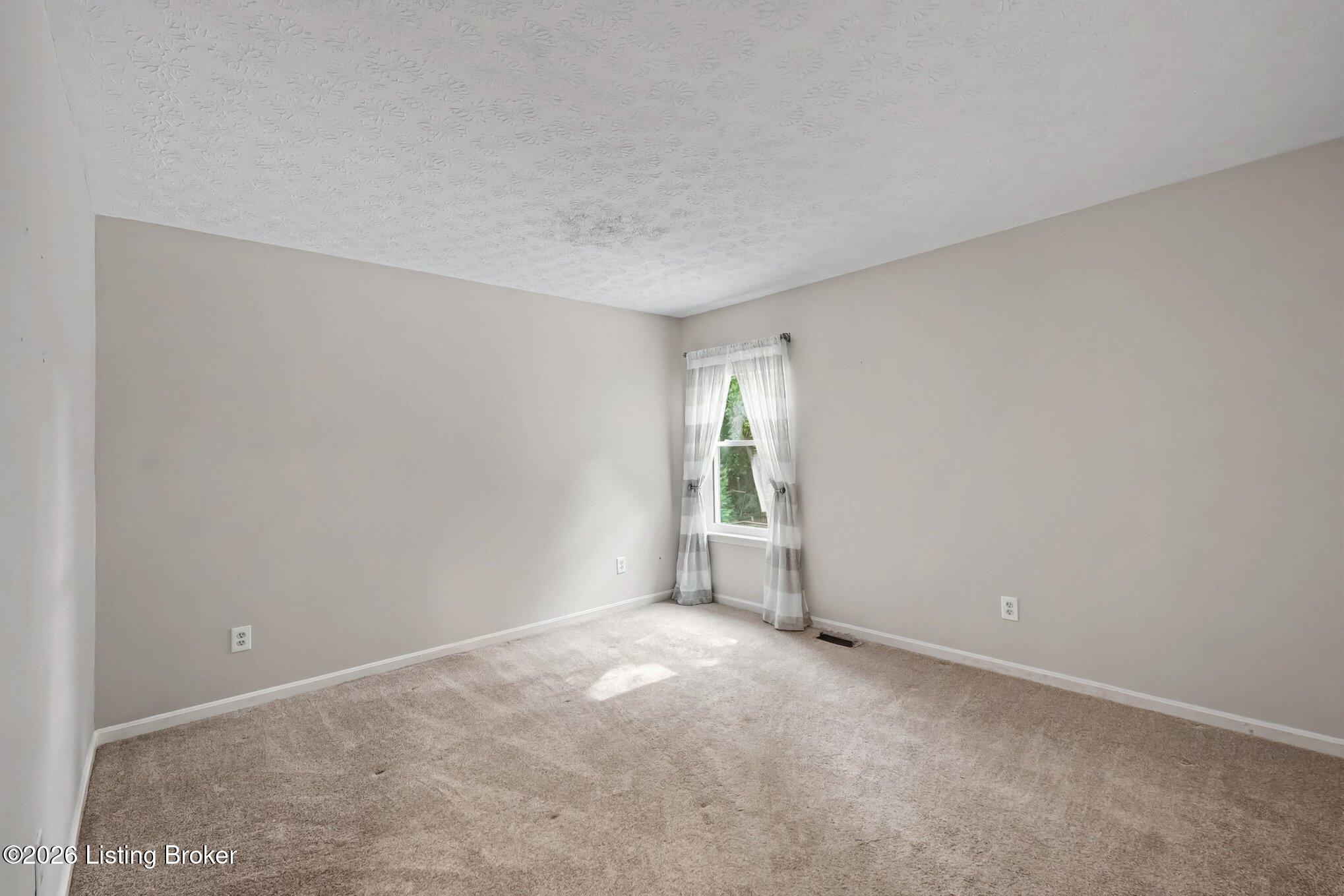 10400 Pinoak View Dr Property Photo 19