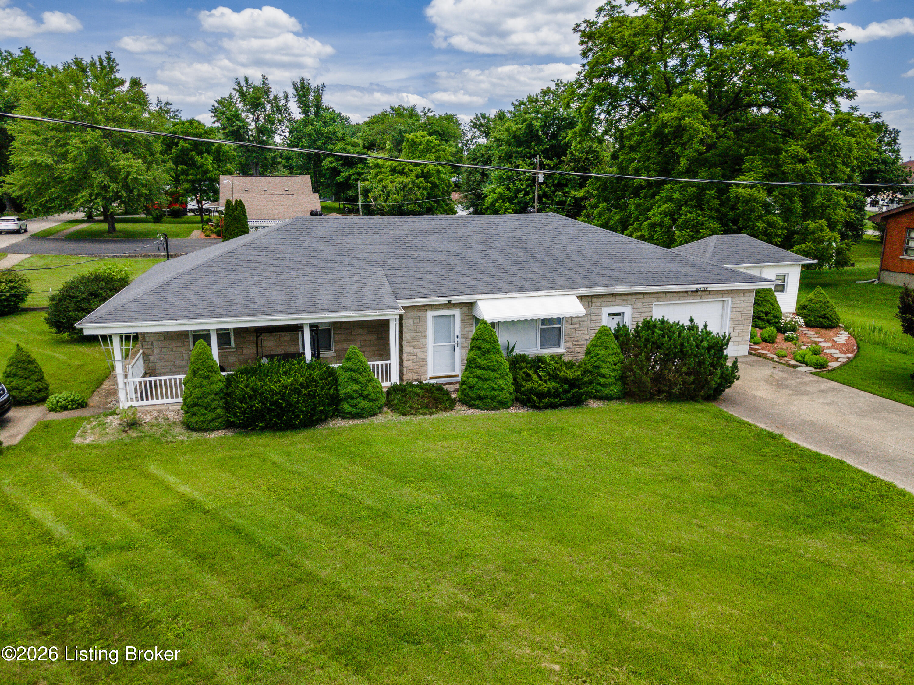 828 W Elm Rd Property Photo 1