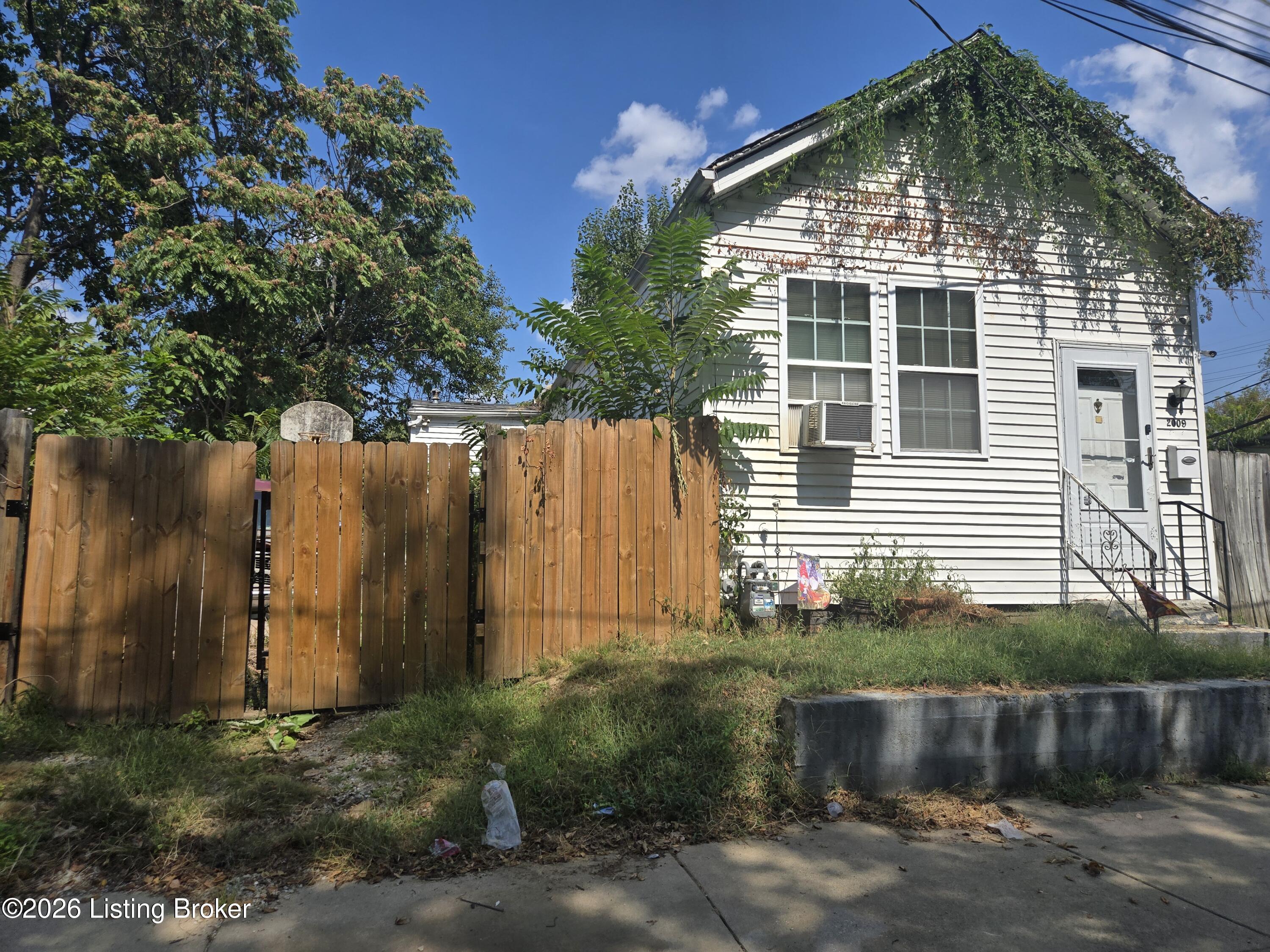 2009 Columbia St Property Photo 1