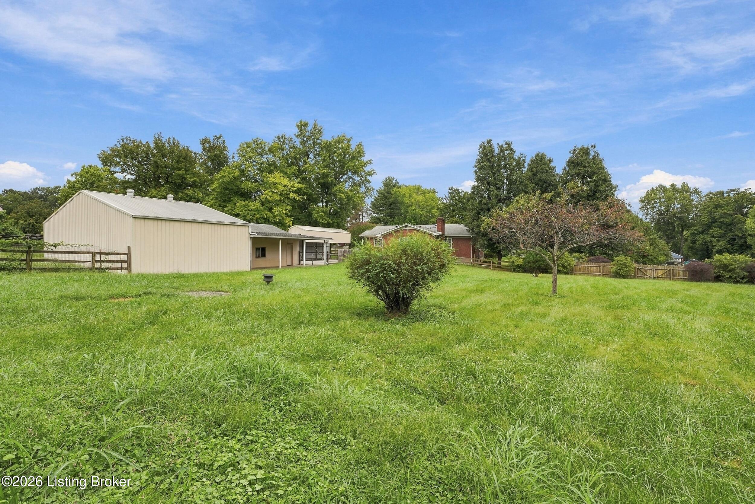 7804 E Manslick Rd Property Photo 10