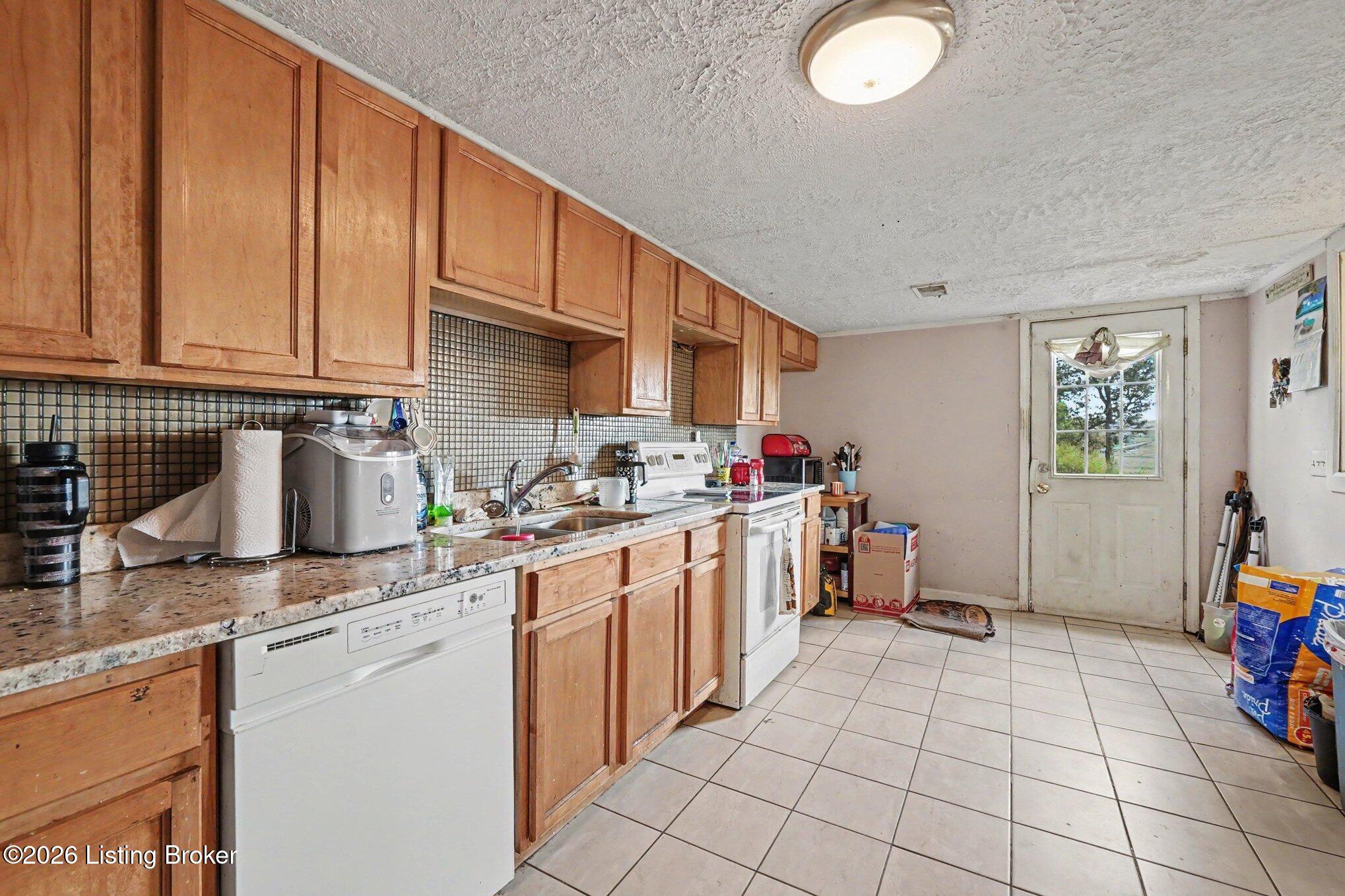 690 Hill Grove Rd Property Photo 15