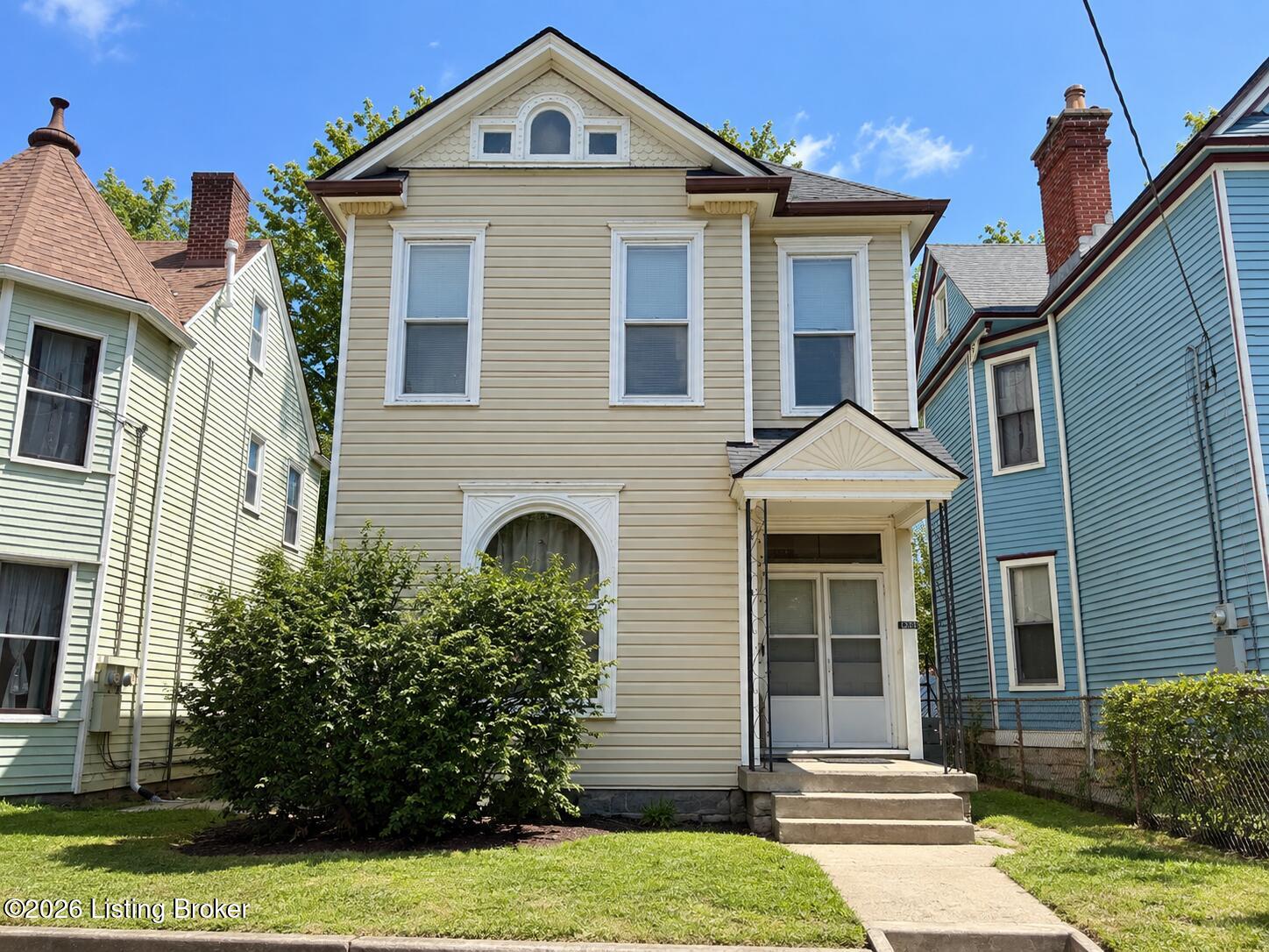 1325 Morton Ave 3 Property Photo 1