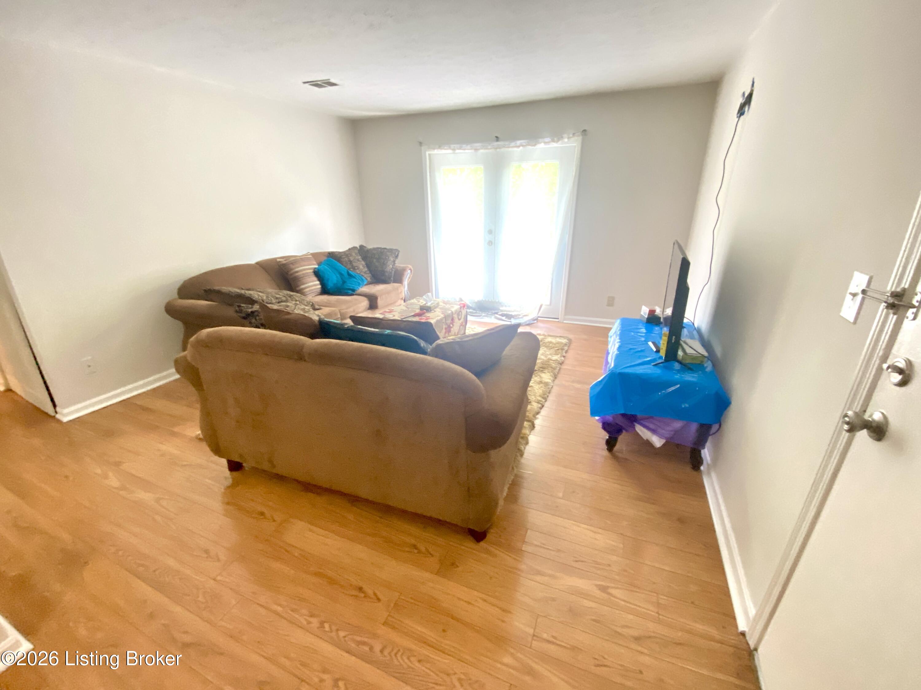 206 Flanders Ct 8 Property Photo 3