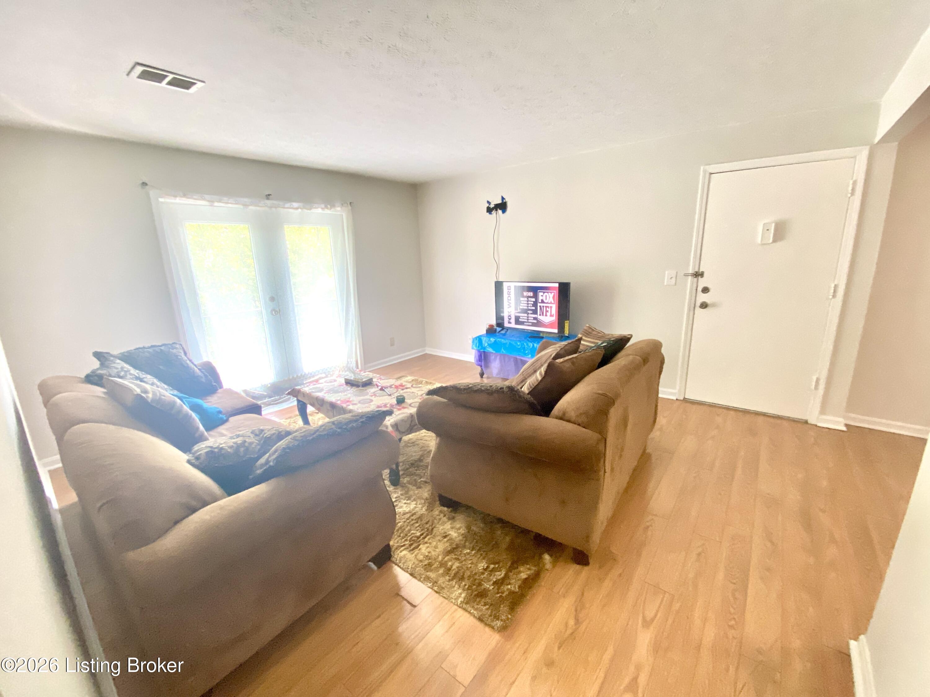206 Flanders Ct 8 Property Photo 4