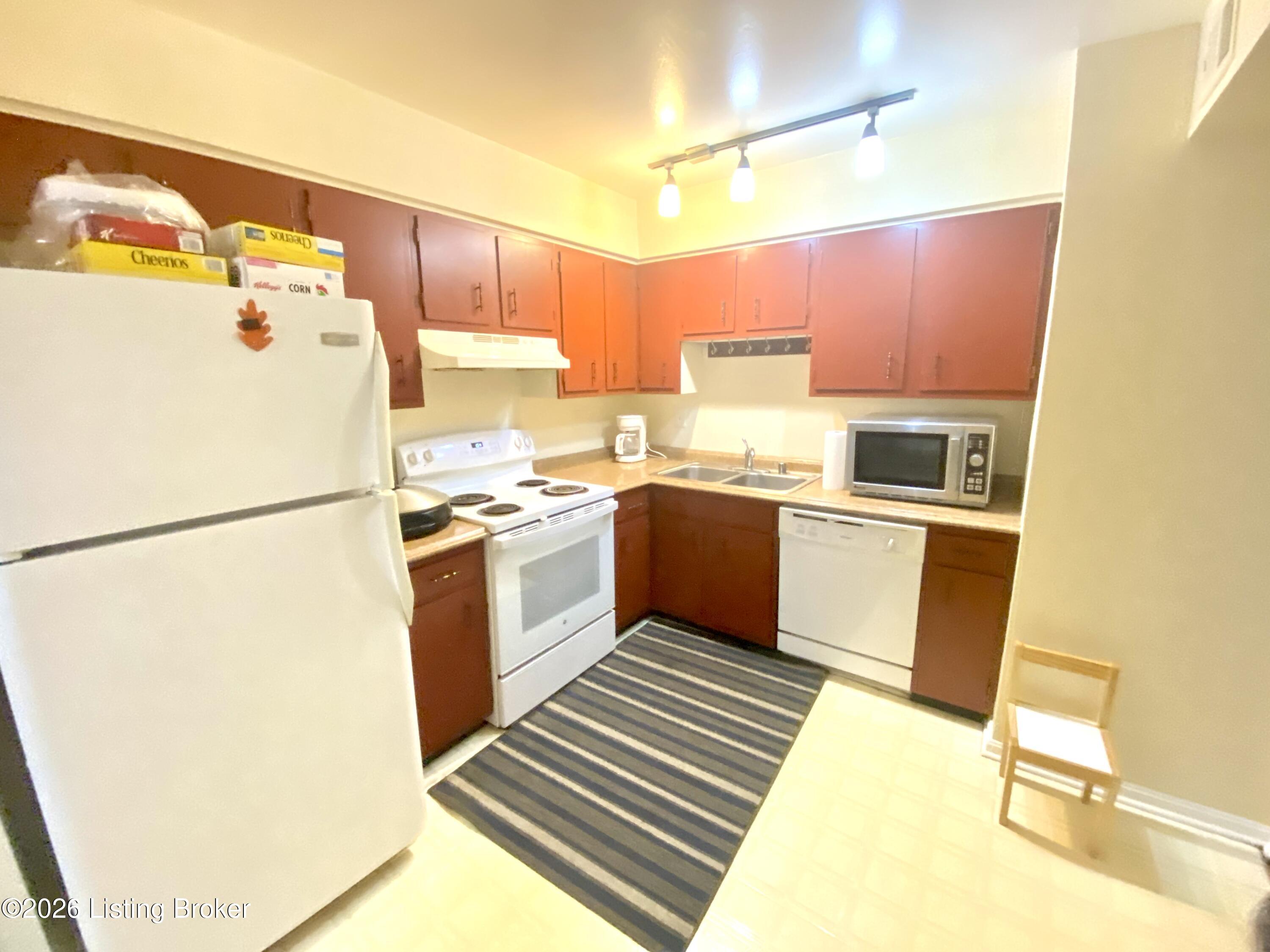 206 Flanders Ct 8 Property Photo 6