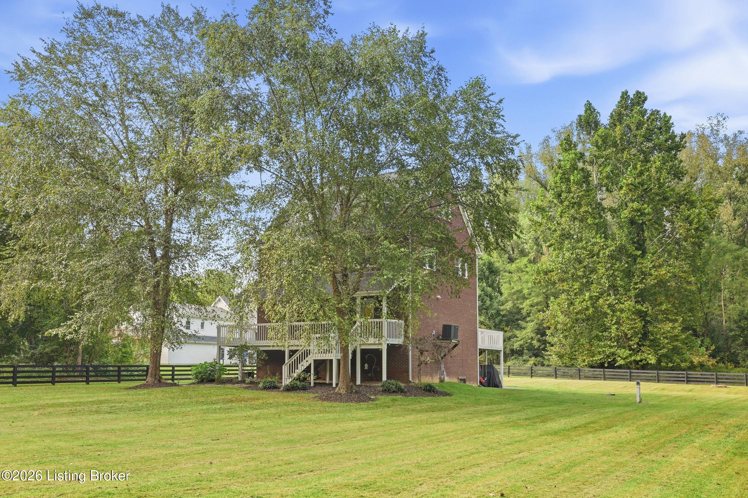 14417 Spring Dr Property Photo 3
