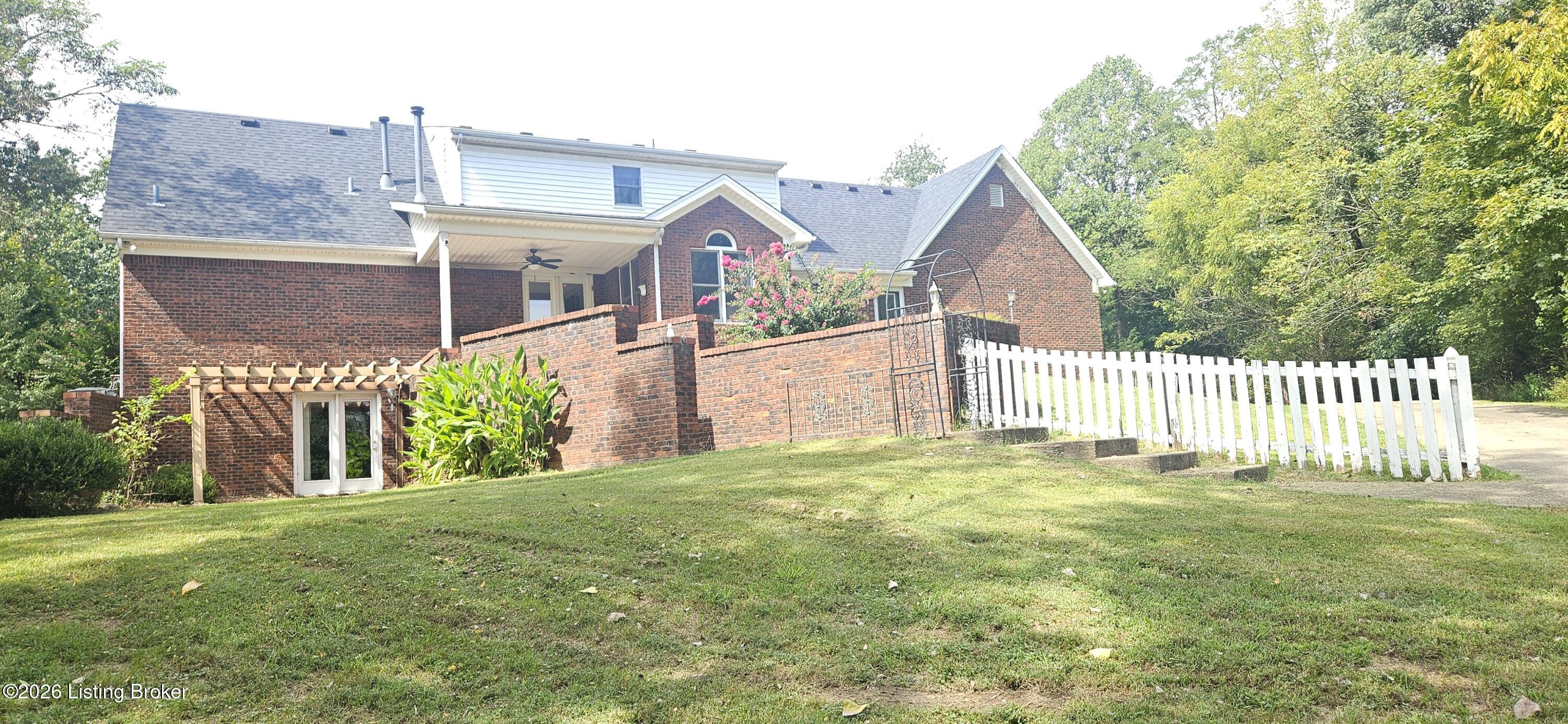 9031 Lakewood Dr Property Photo 3
