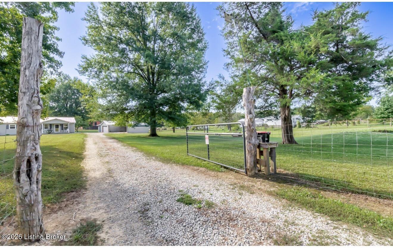 125 Rustic Ln Property Photo 3
