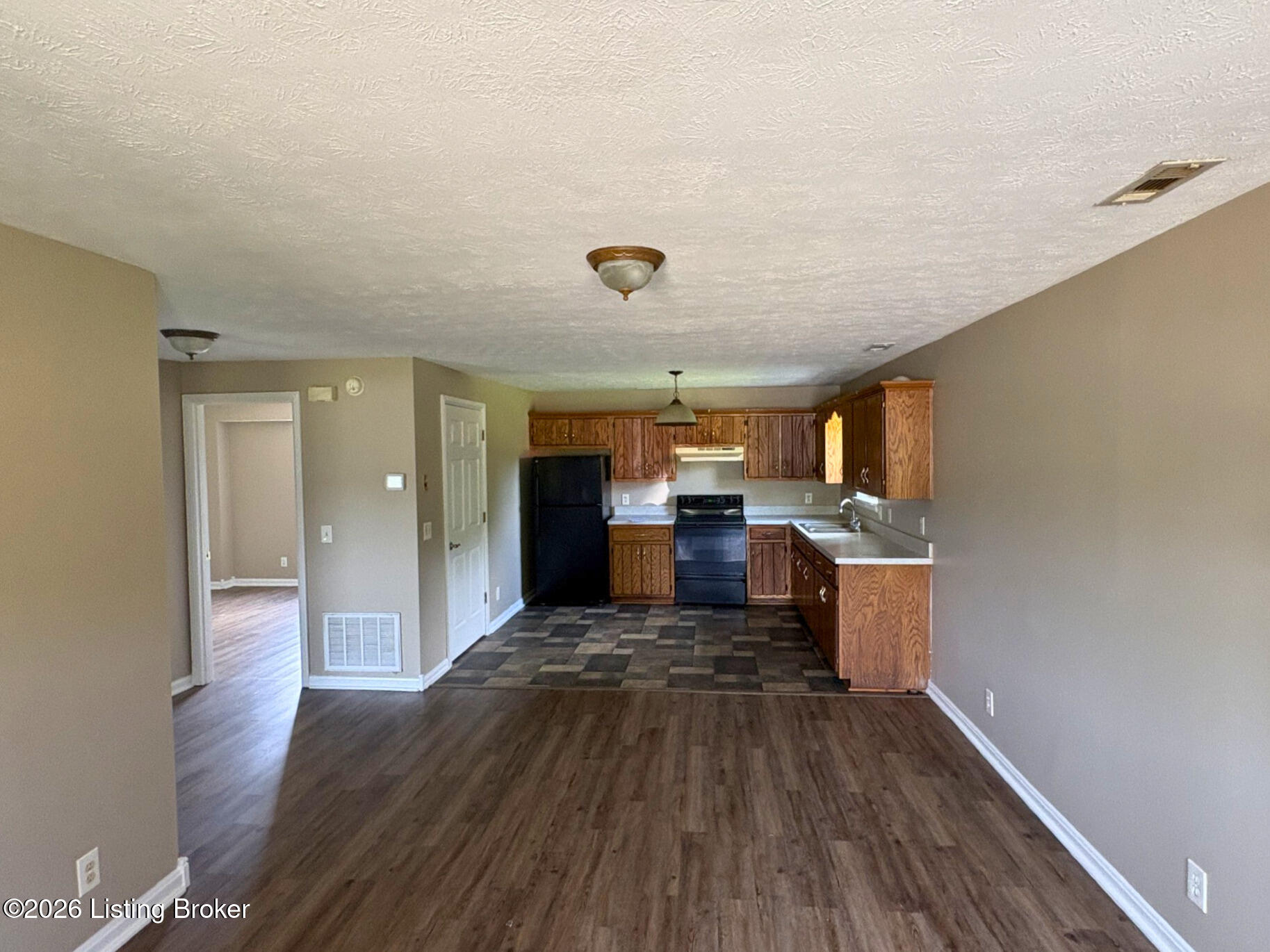 1061 New Hope Rd Property Photo 4