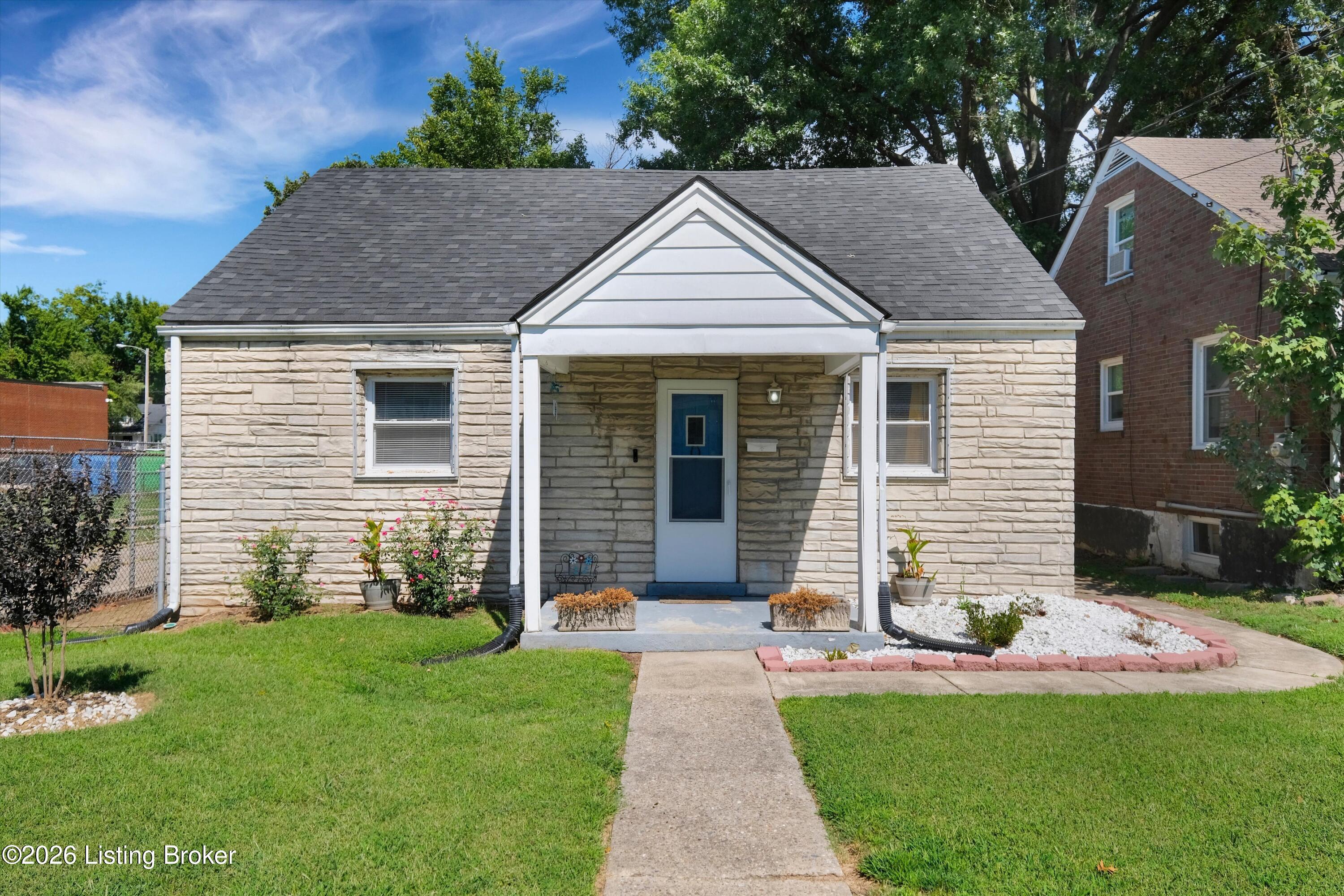 541 Brentwood Ave Property Photo 1