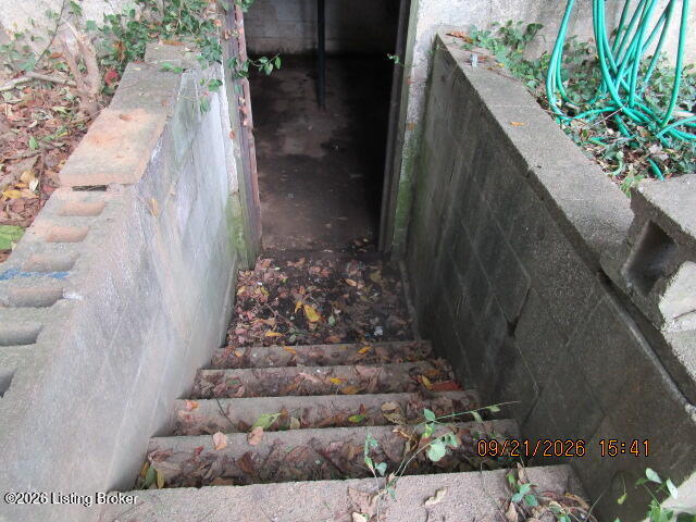 3071 University Rd # R Property Photo 6