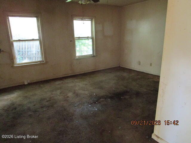 3071 University Rd # R Property Photo 9