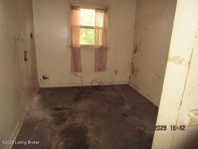 3071 University Rd # R Property Photo 11