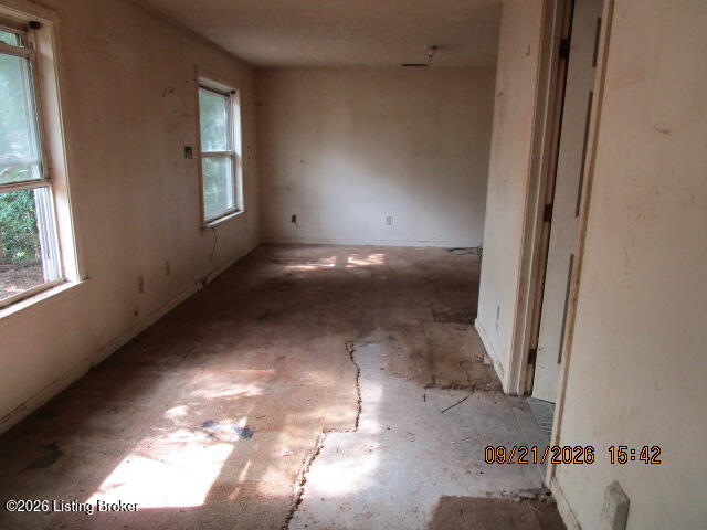3071 University Rd # R Property Photo 13
