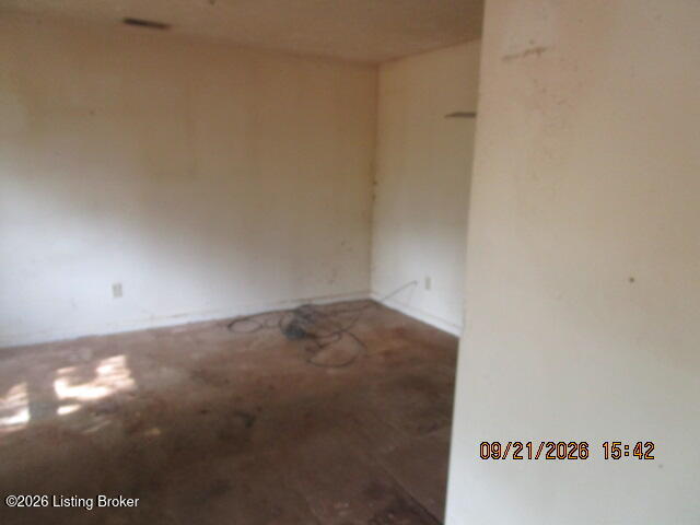 3071 University Rd # R Property Photo 14