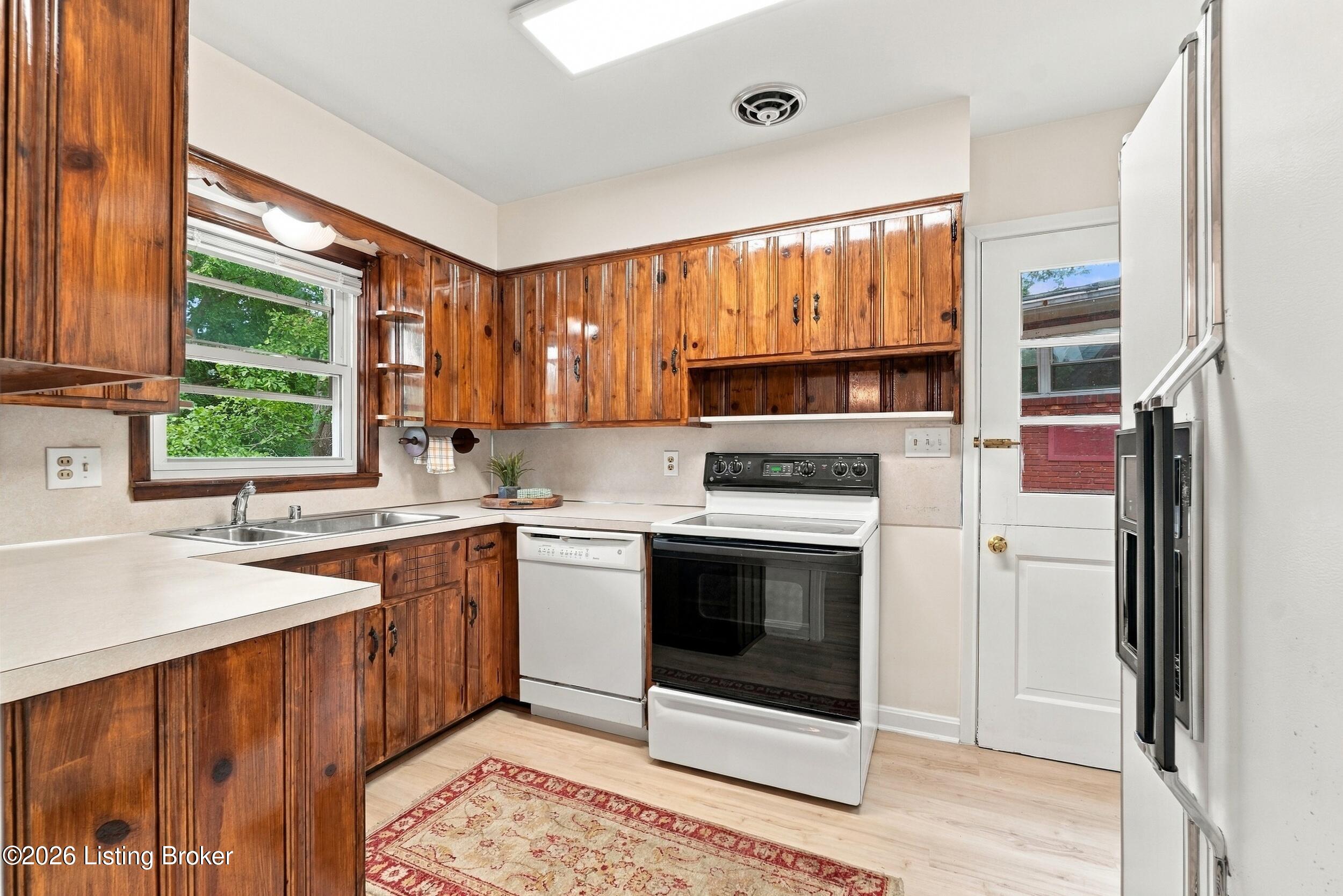 2015 Tyrone Dr Property Photo 8
