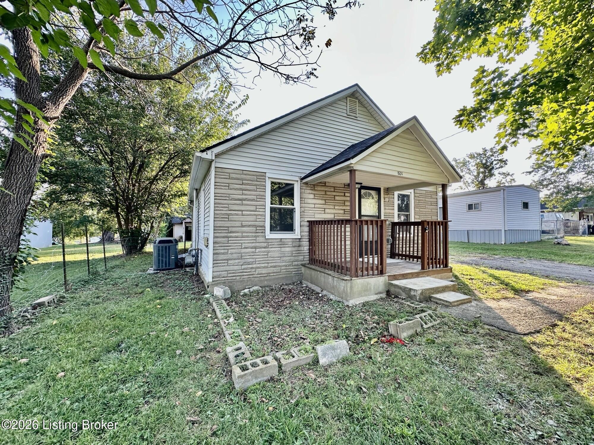 1524 Hargan St Property Photo 3