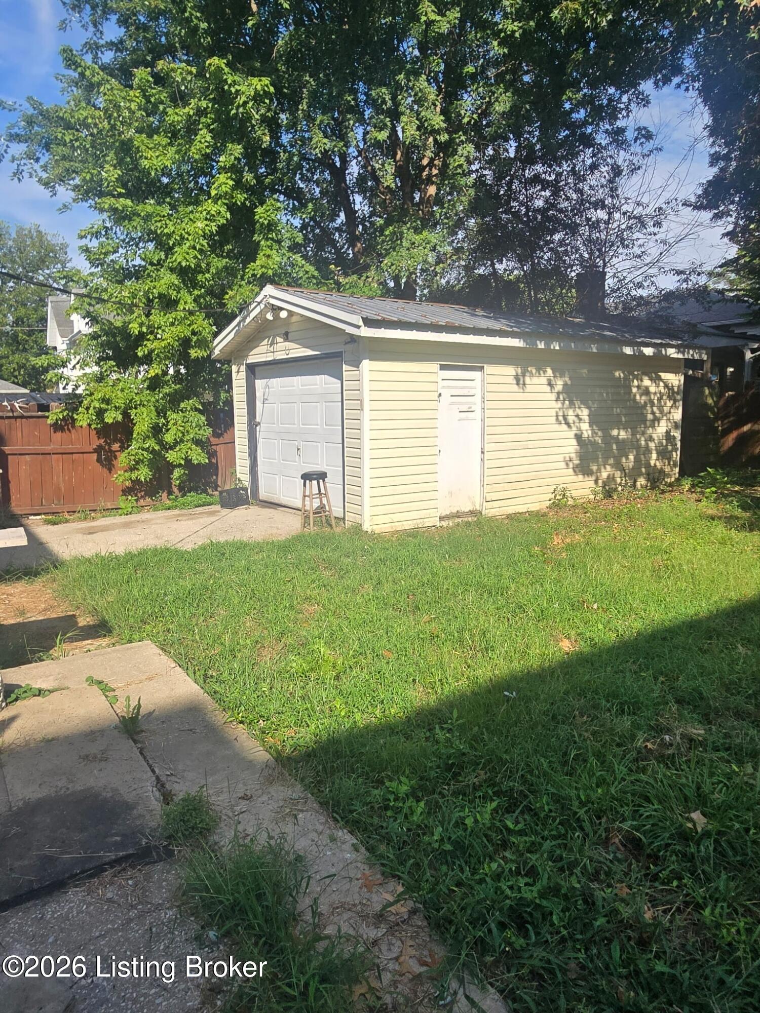 927 Bland Ave Property Photo 5