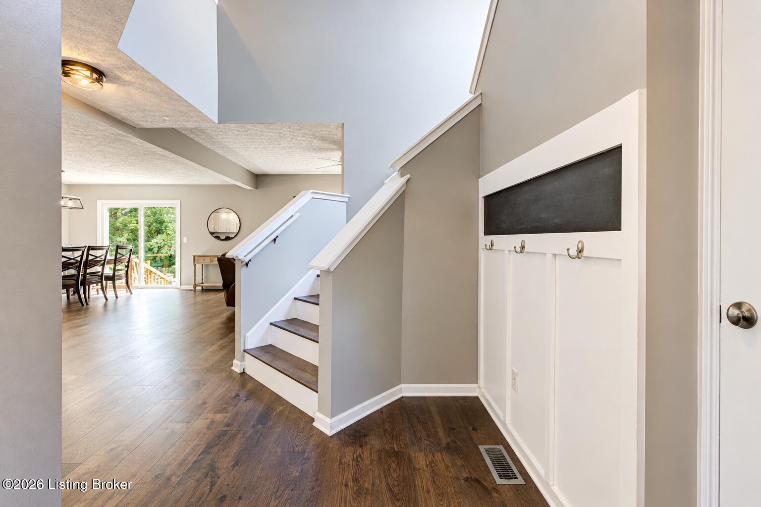 6514 Bridleview Cir Property Photo 5