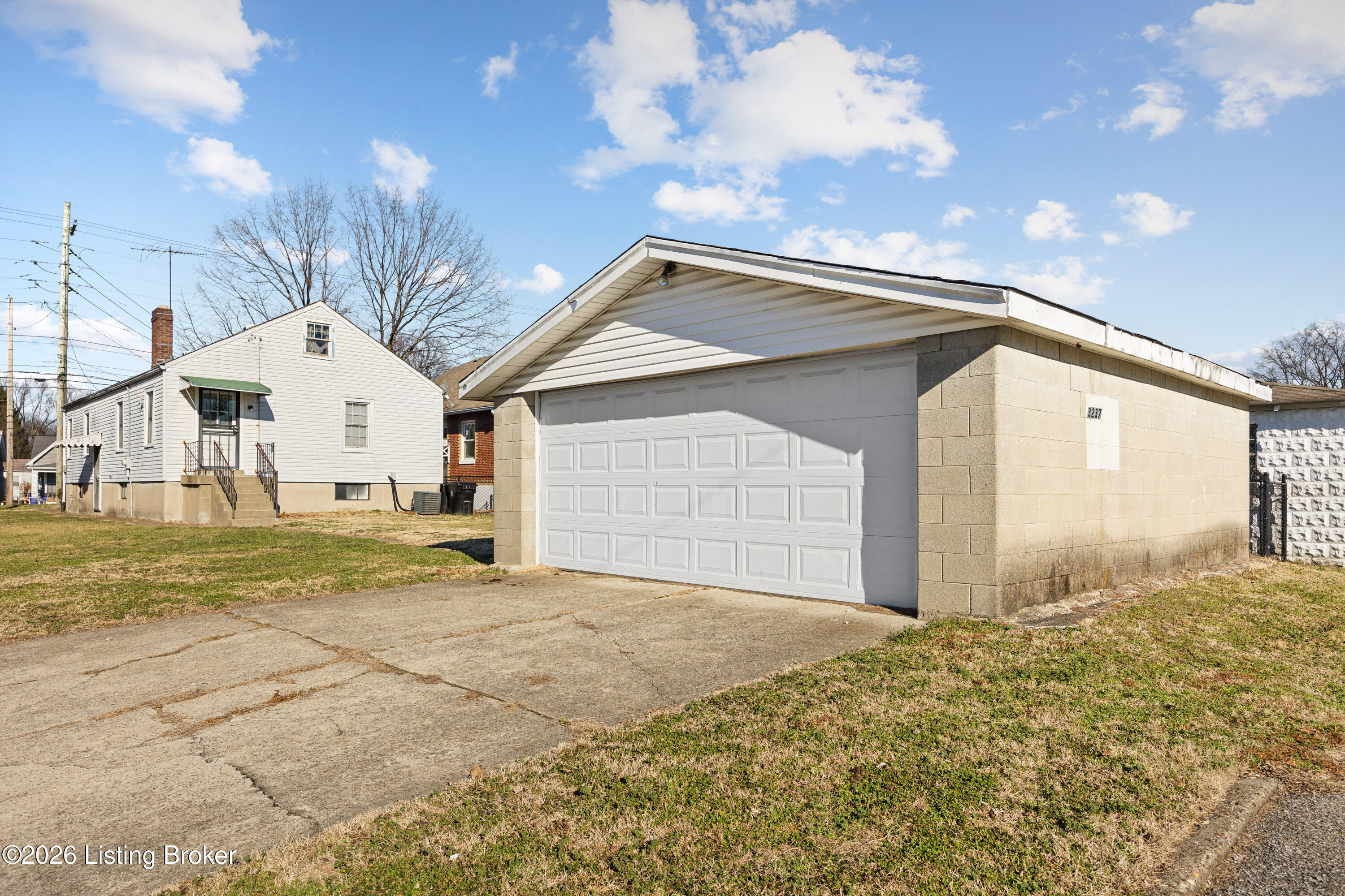 3237 Taylor Blvd Property Photo 25