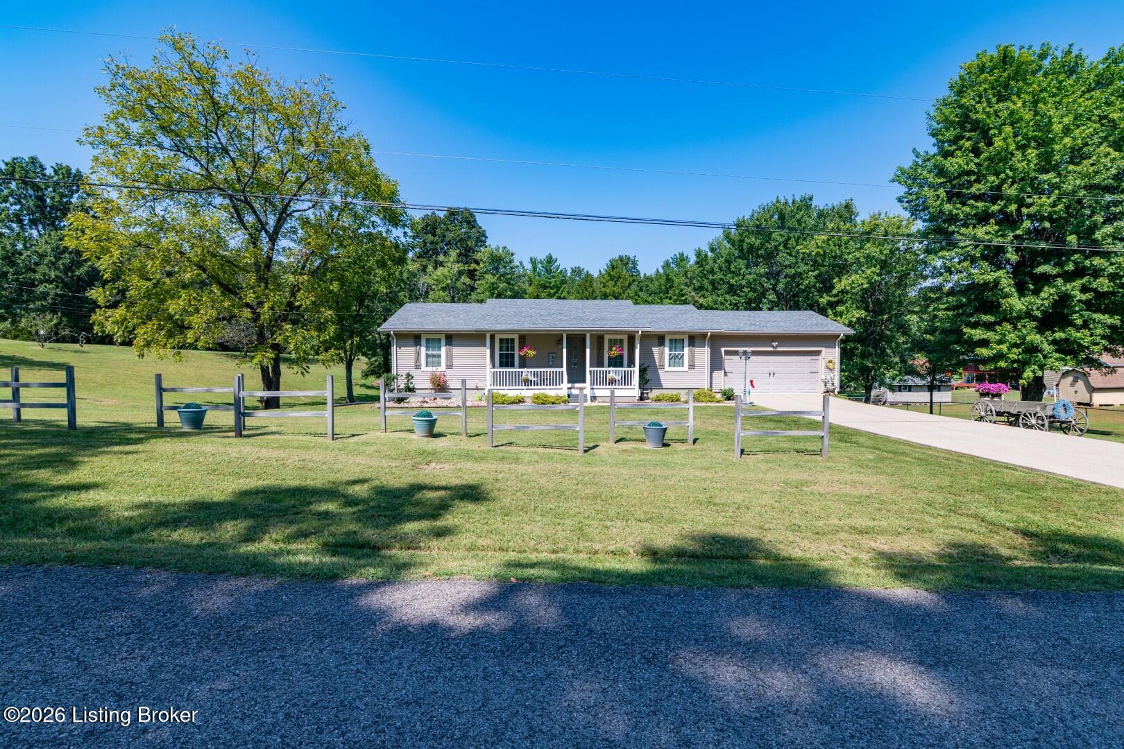900 Hickory Dr Property Photo 4