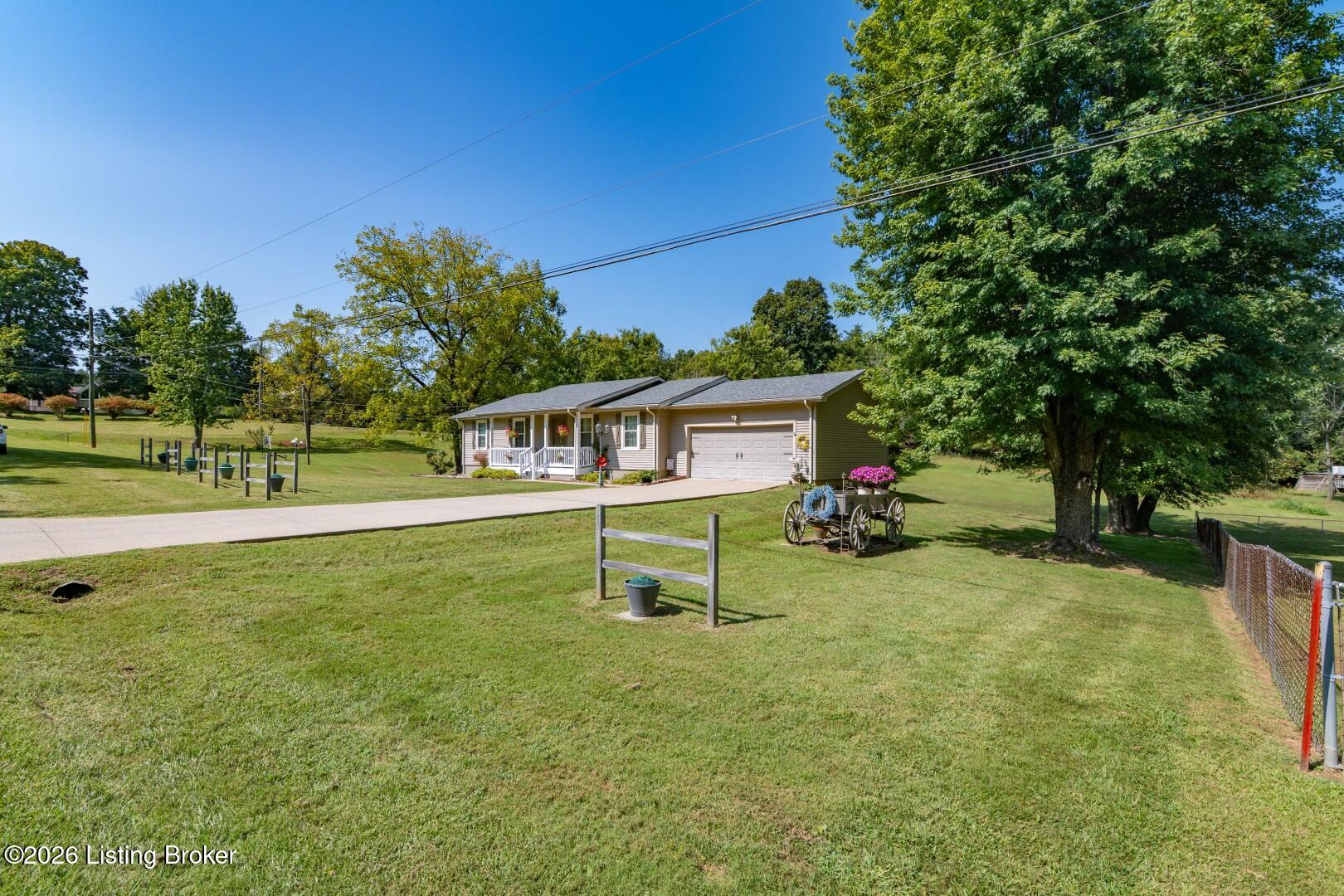 900 Hickory Dr Property Photo 5