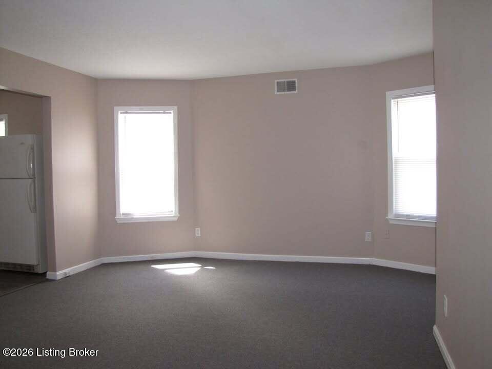 214 W Collins Ct Property Photo 4