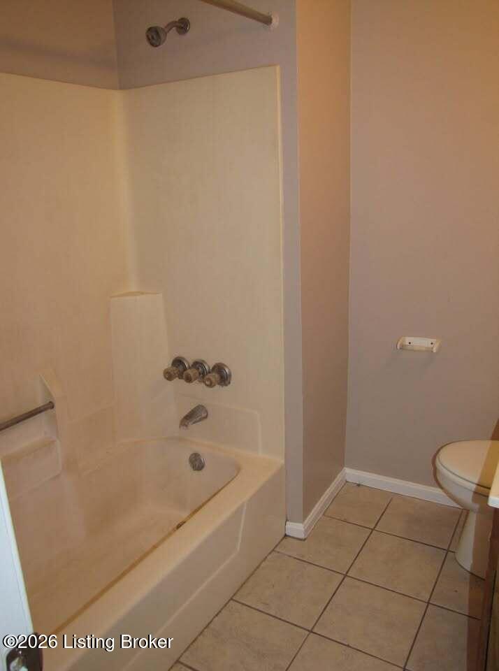 214 W Collins Ct Property Photo 8