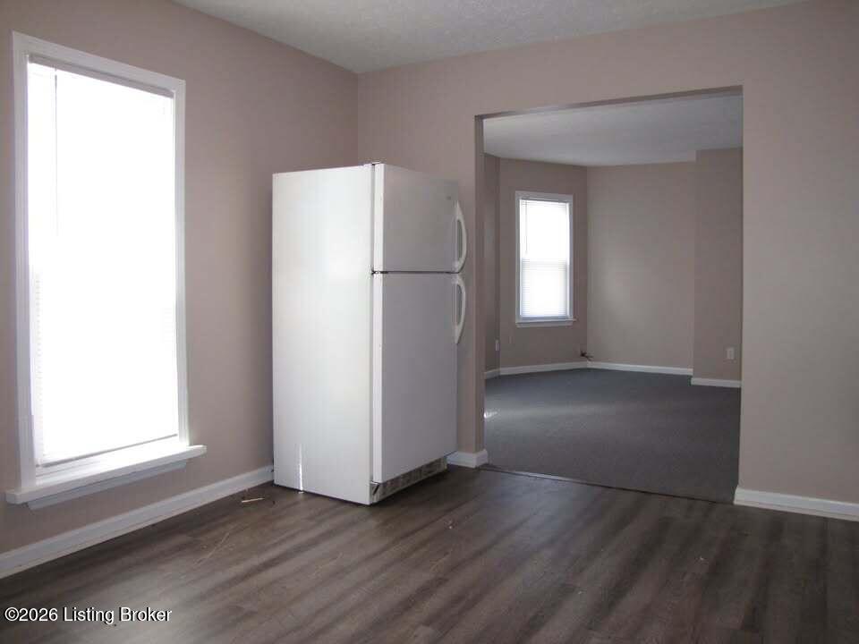 214 W Collins Ct Property Photo 9