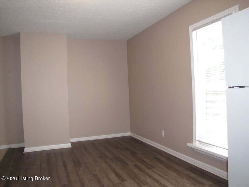 214 W Collins Ct Property Photo 11