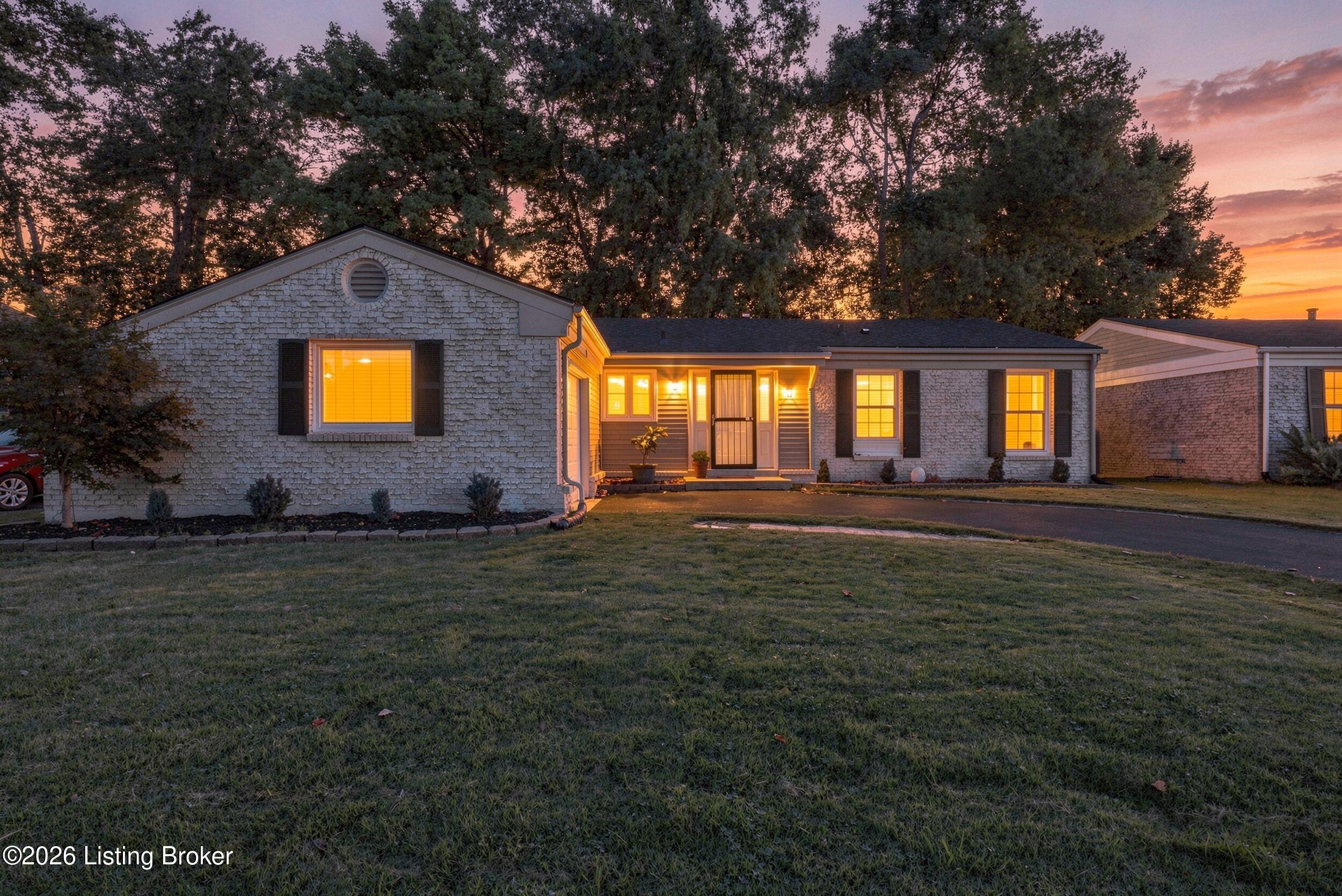 3804 Glenwillow Way Property Photo 2