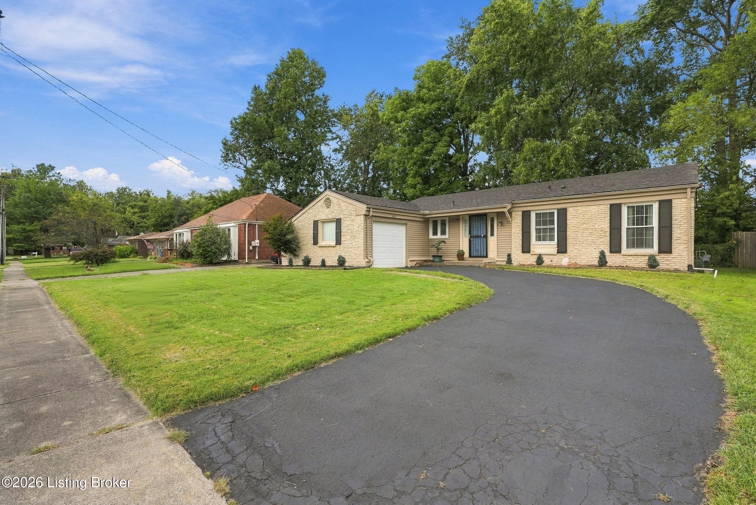 3804 Glenwillow Way Property Photo 3