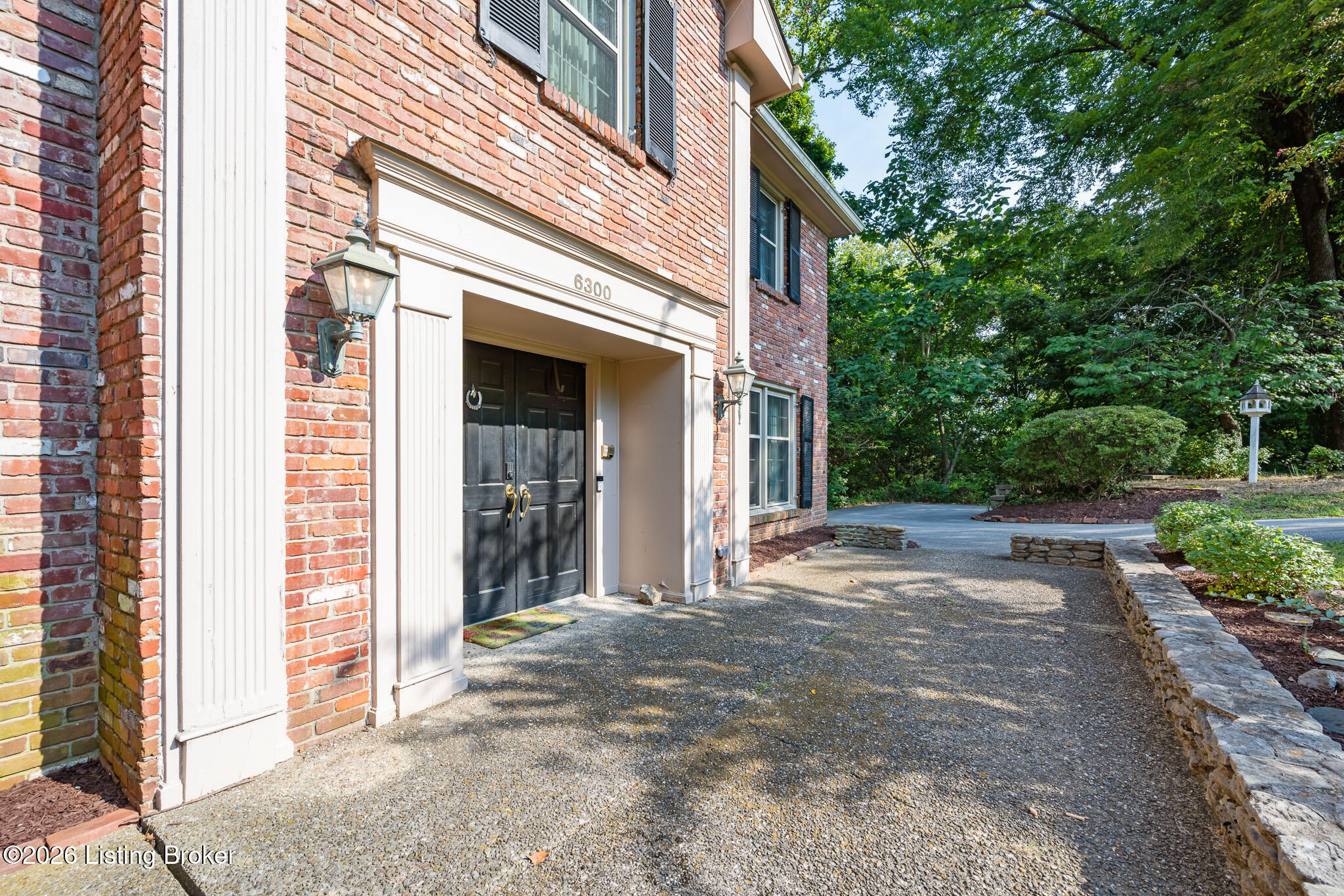 6300 Shadow Wood Ct Property Photo 7