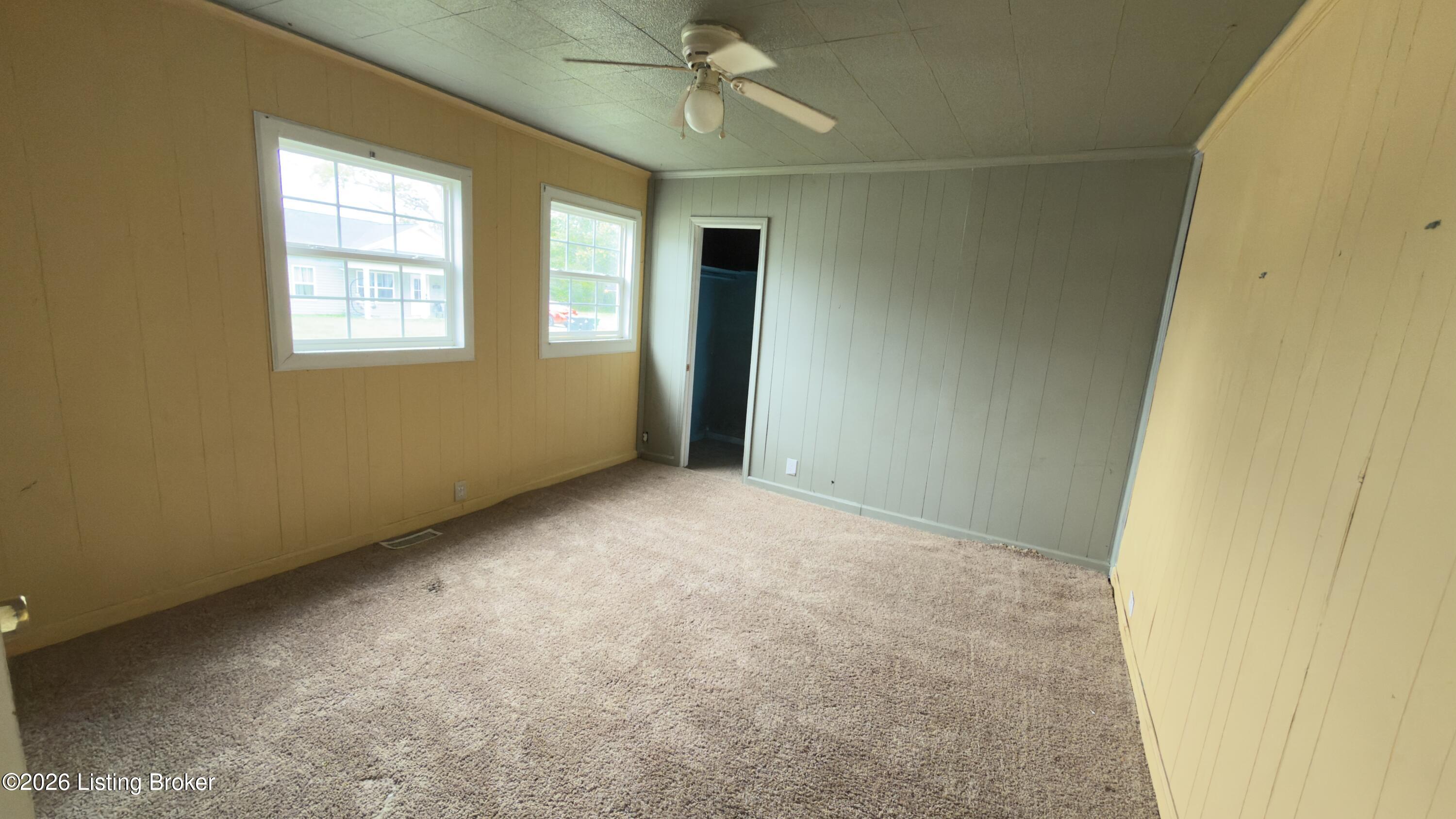 111 Kenwood Ave Property Photo 1