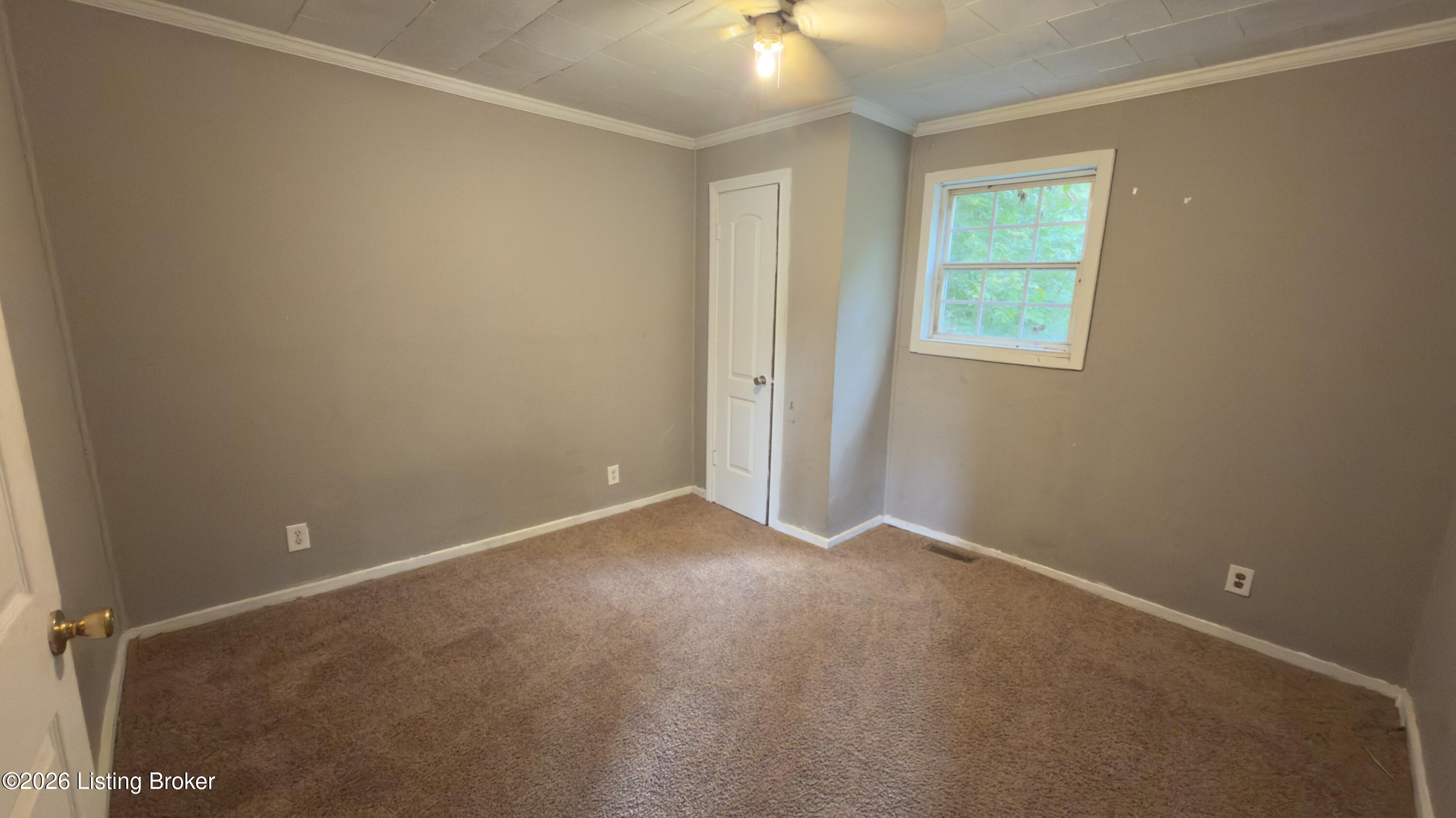 111 Kenwood Ave Property Photo 3
