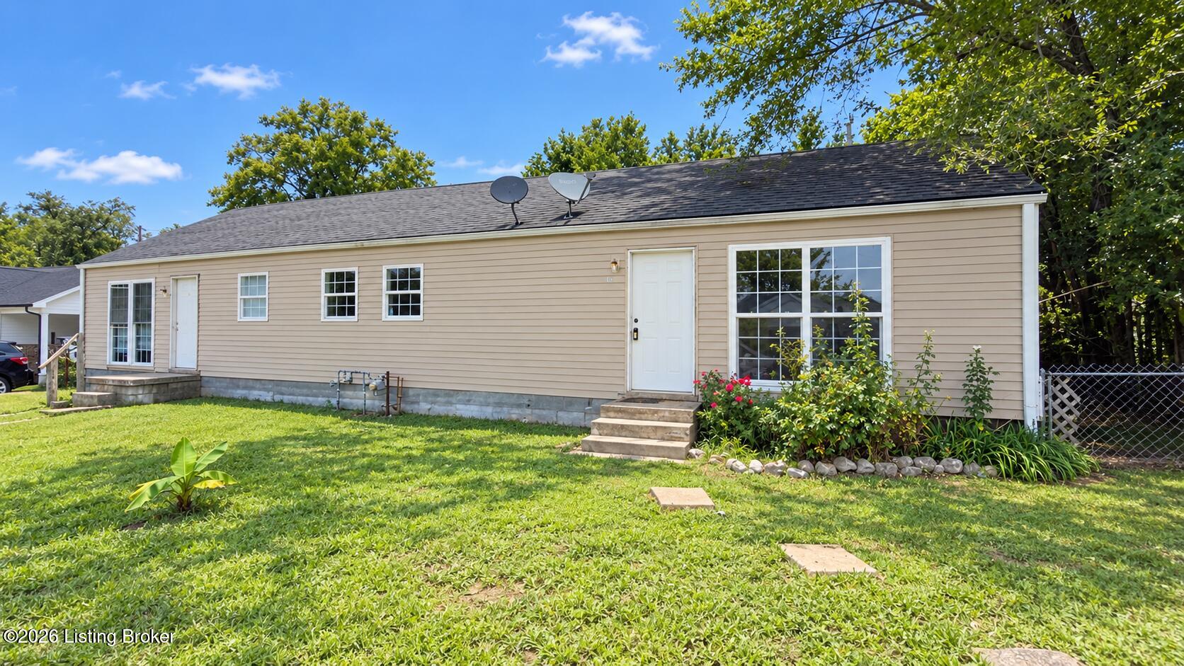 111 Kenwood Ave Property Photo 4