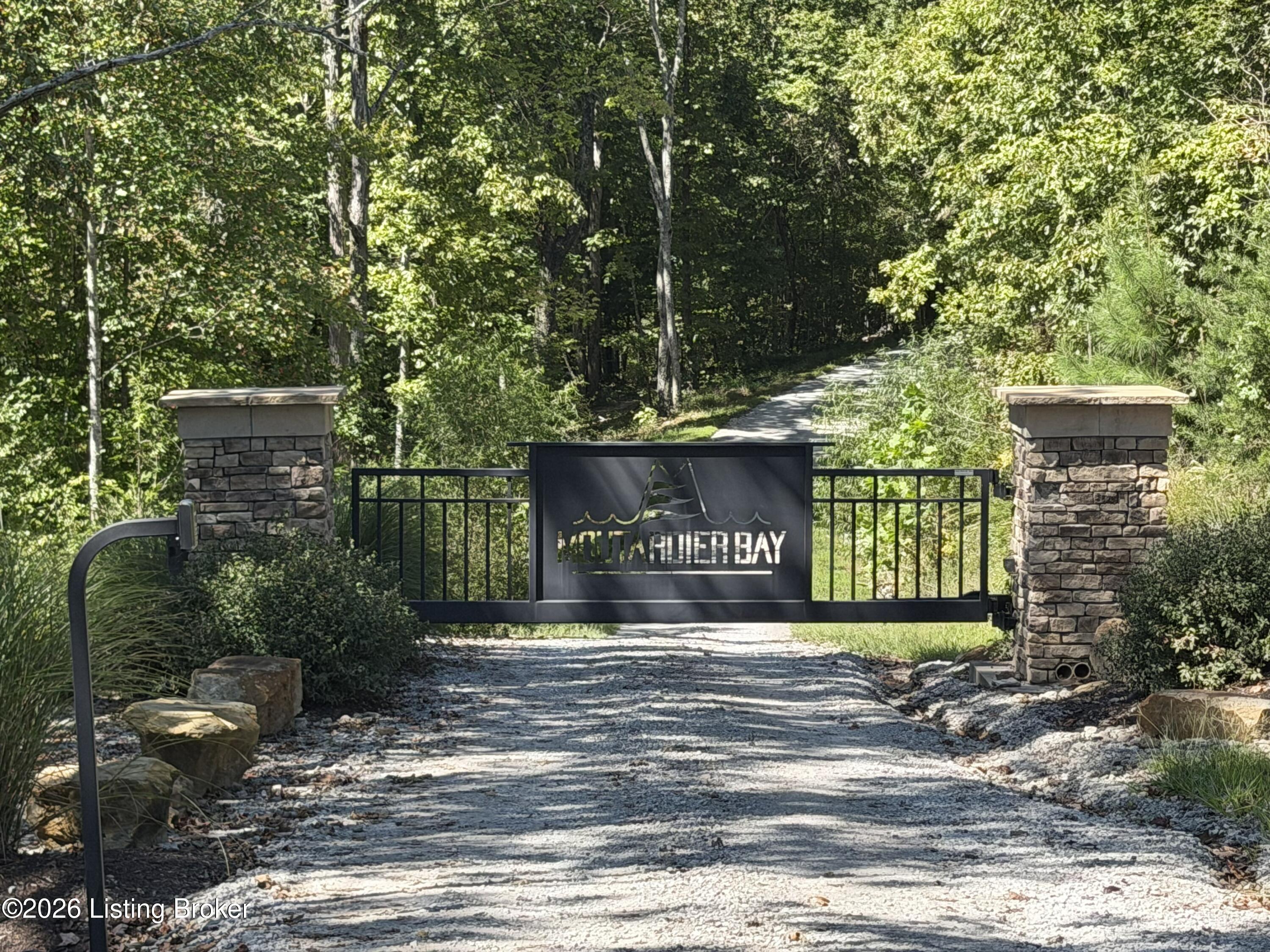 73 Moutardier Bay Ct Property Photo 6