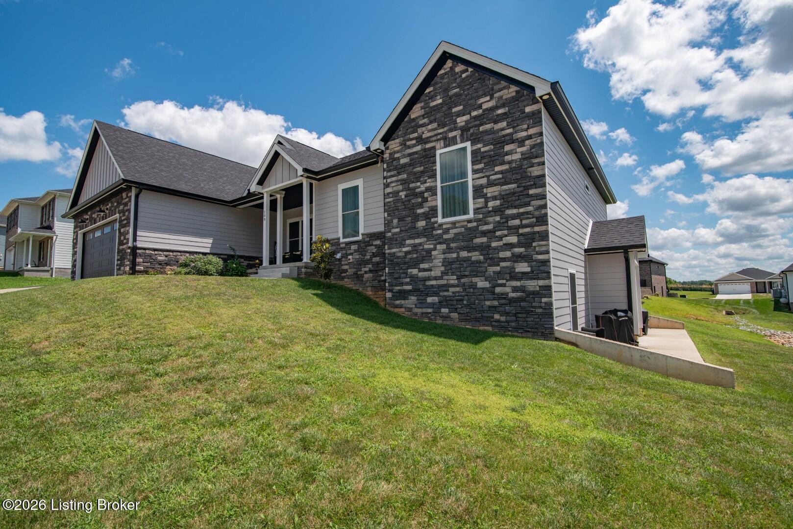 108 Summit Creek Dr Property Photo 6