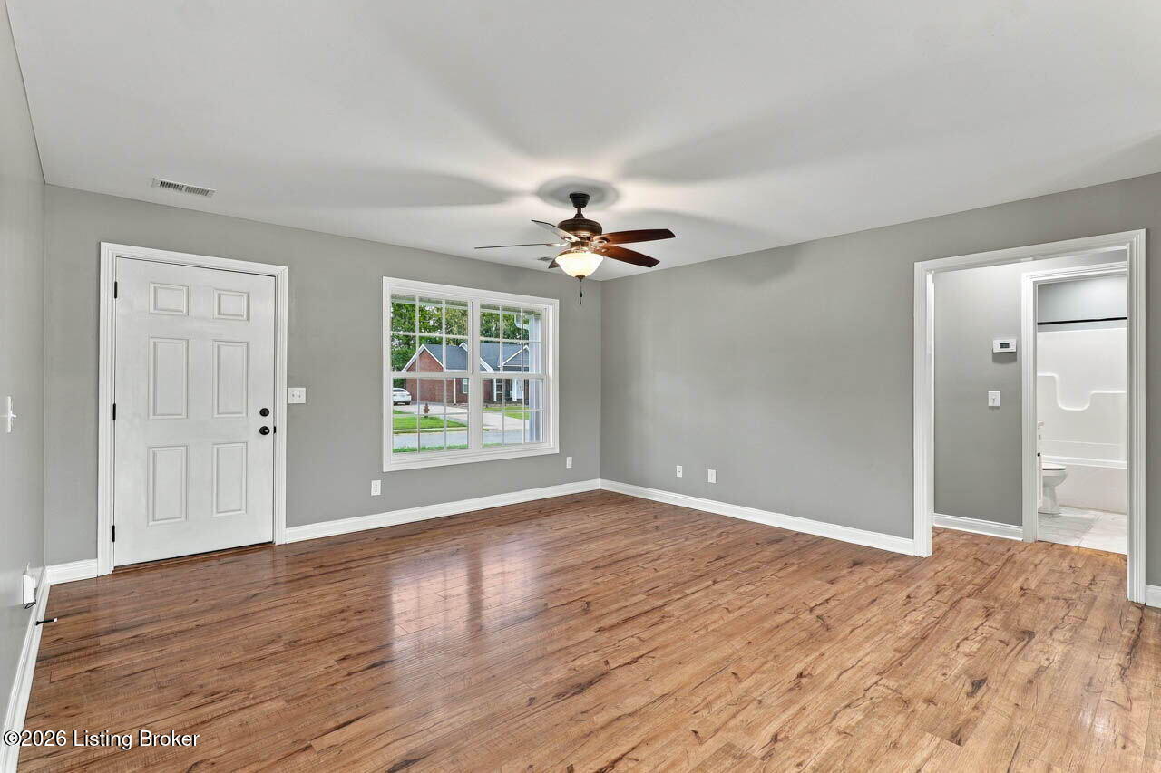 117 Shallow Springs Ct Property Photo 7