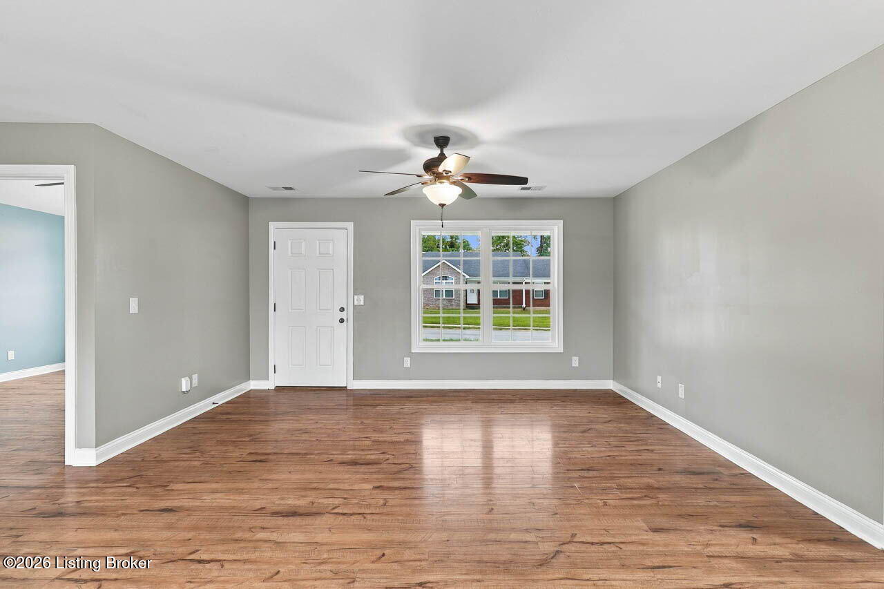 117 Shallow Springs Ct Property Photo 8