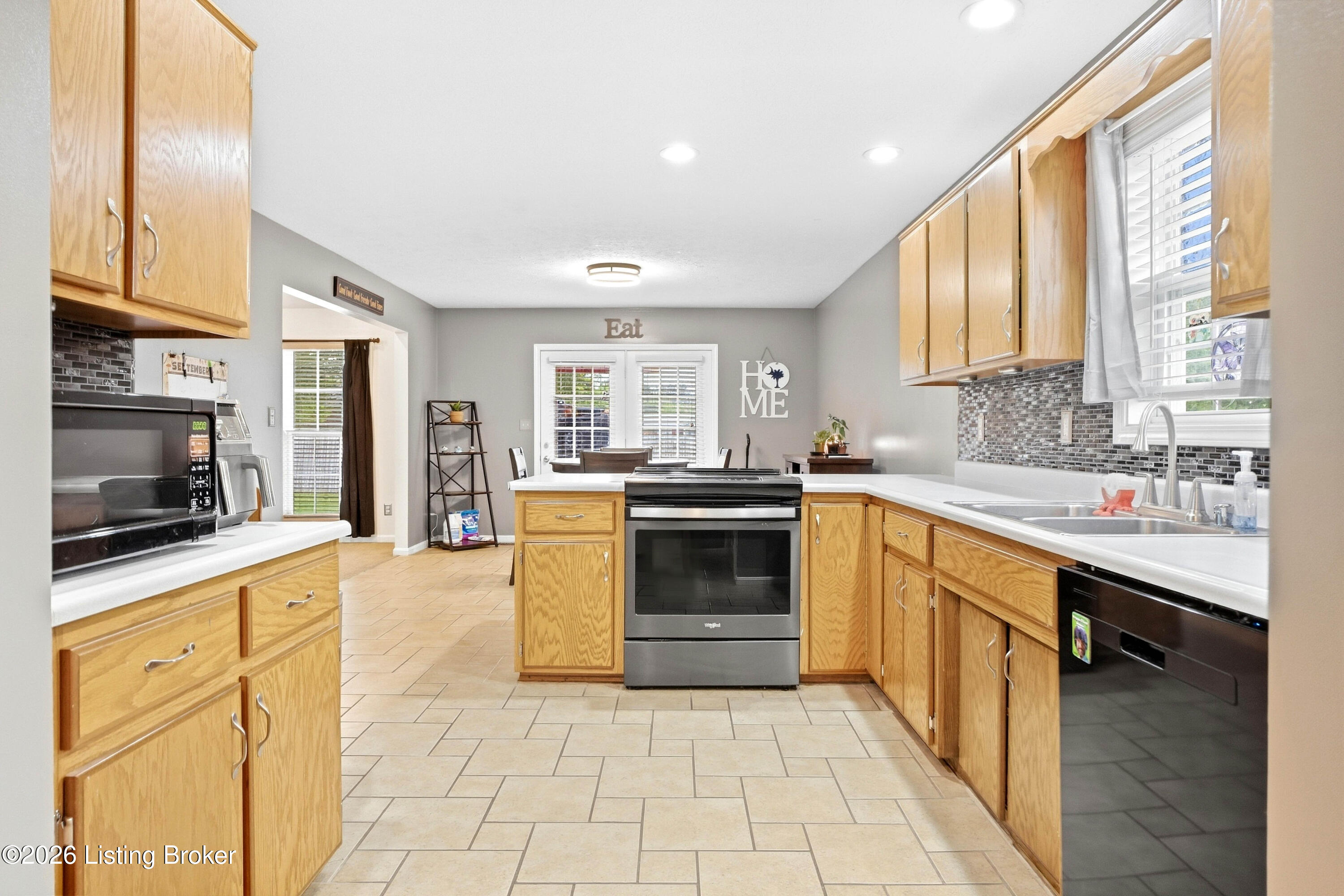 5523 Vevia Pl Property Photo 4