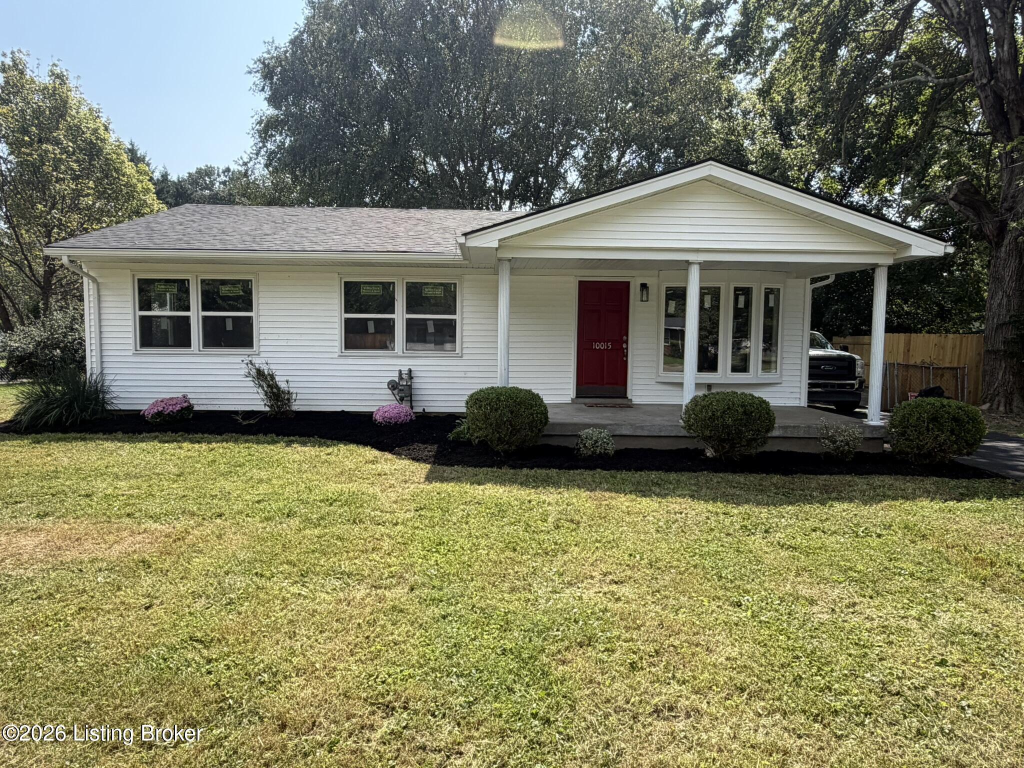 10015 East Ave Property Photo 1