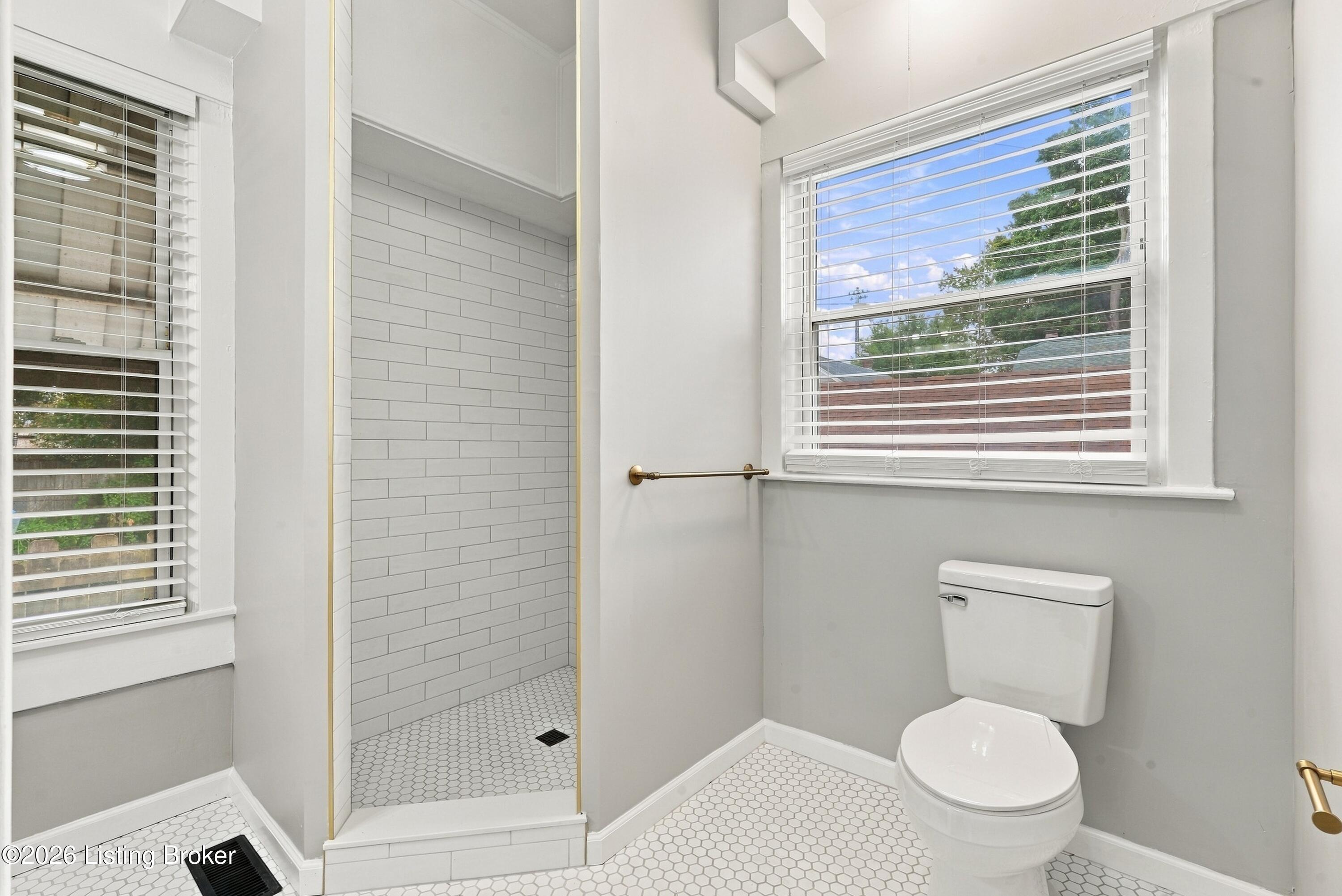 945 Eastern Pkwy Property Photo 23
