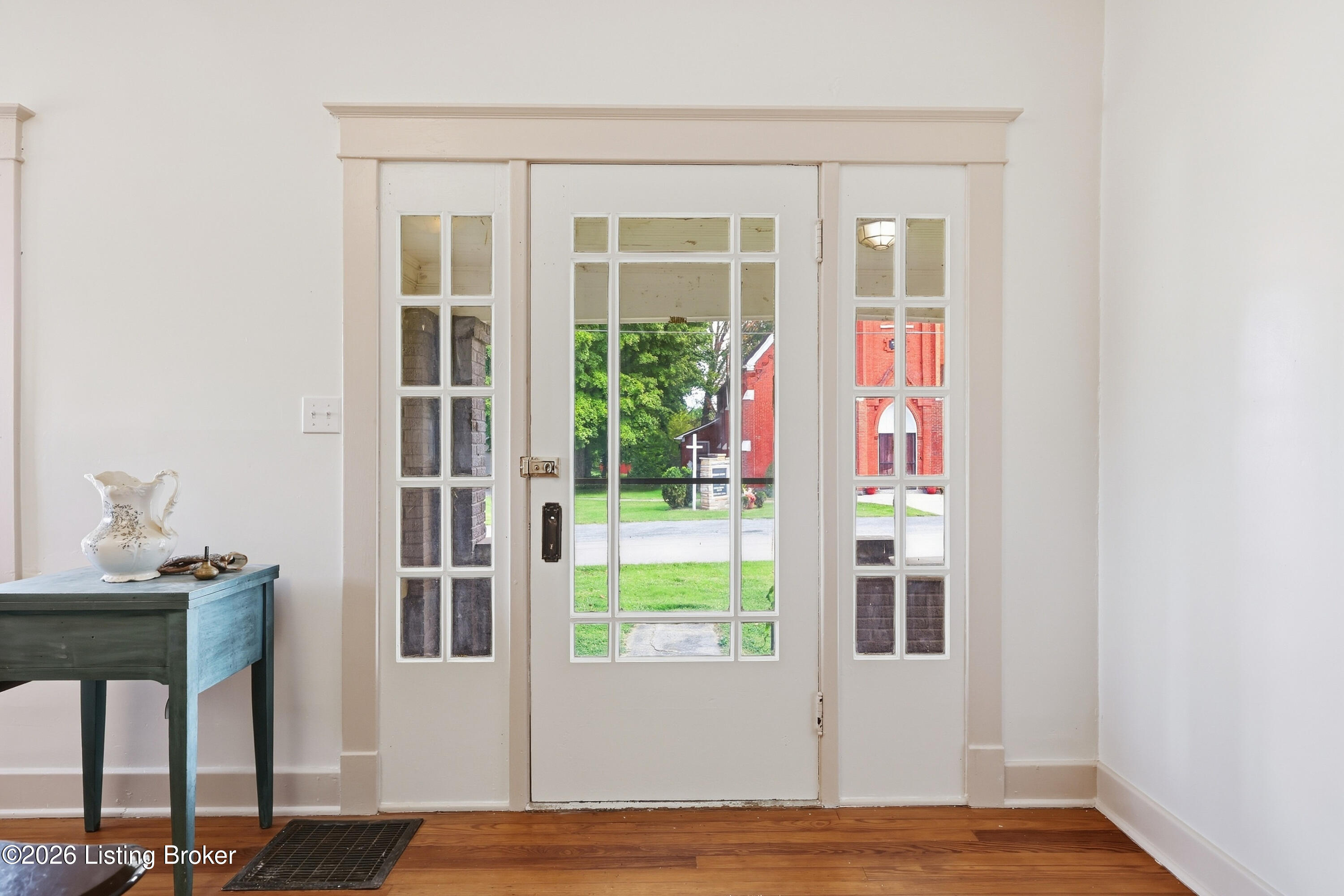 108 1st St Property Photo 3