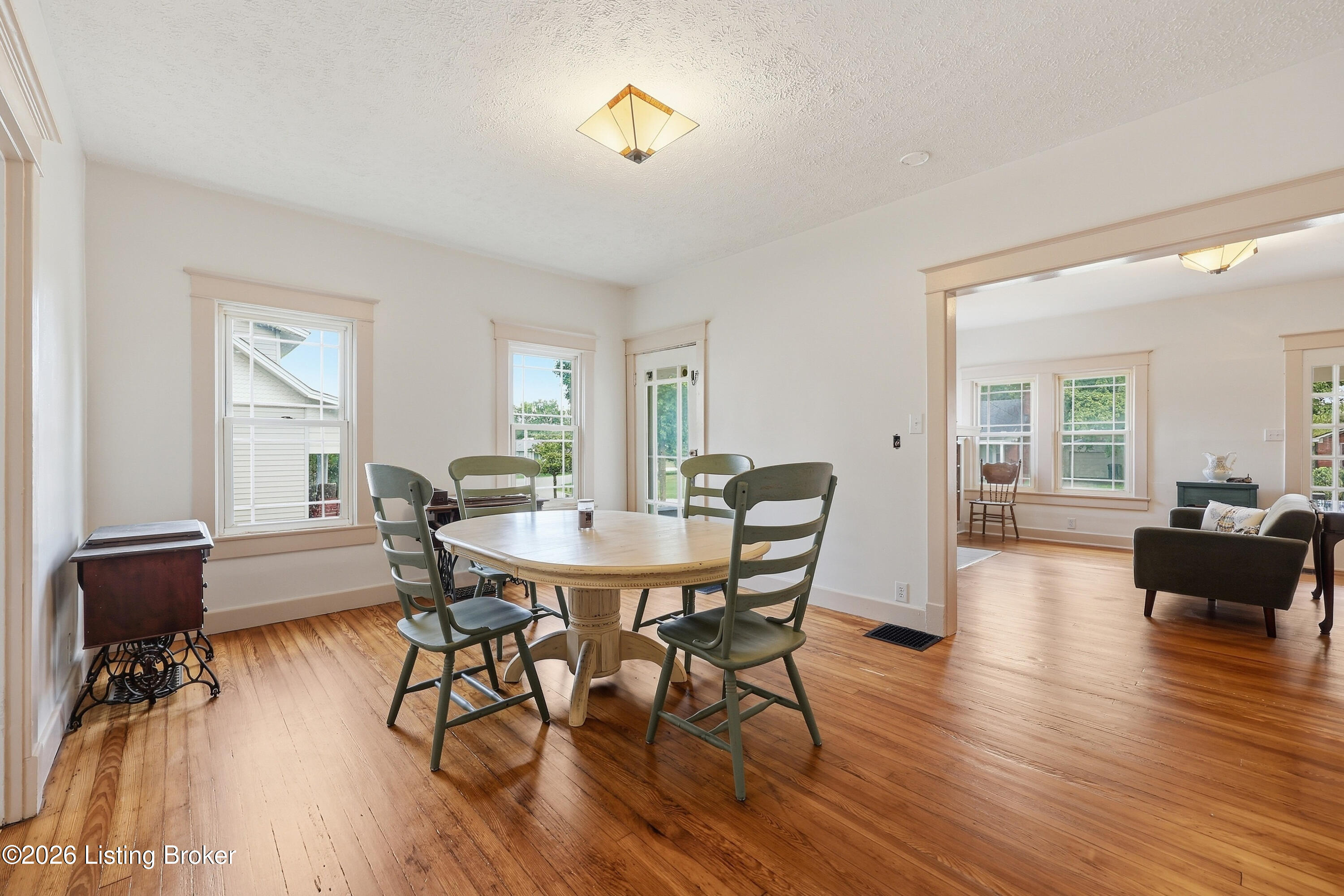 108 1st St Property Photo 5