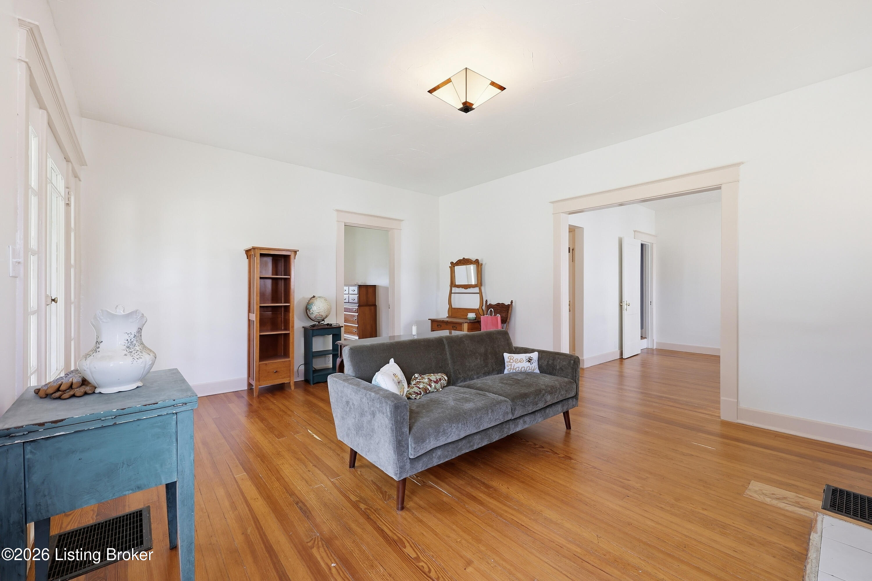 108 1st St Property Photo 10
