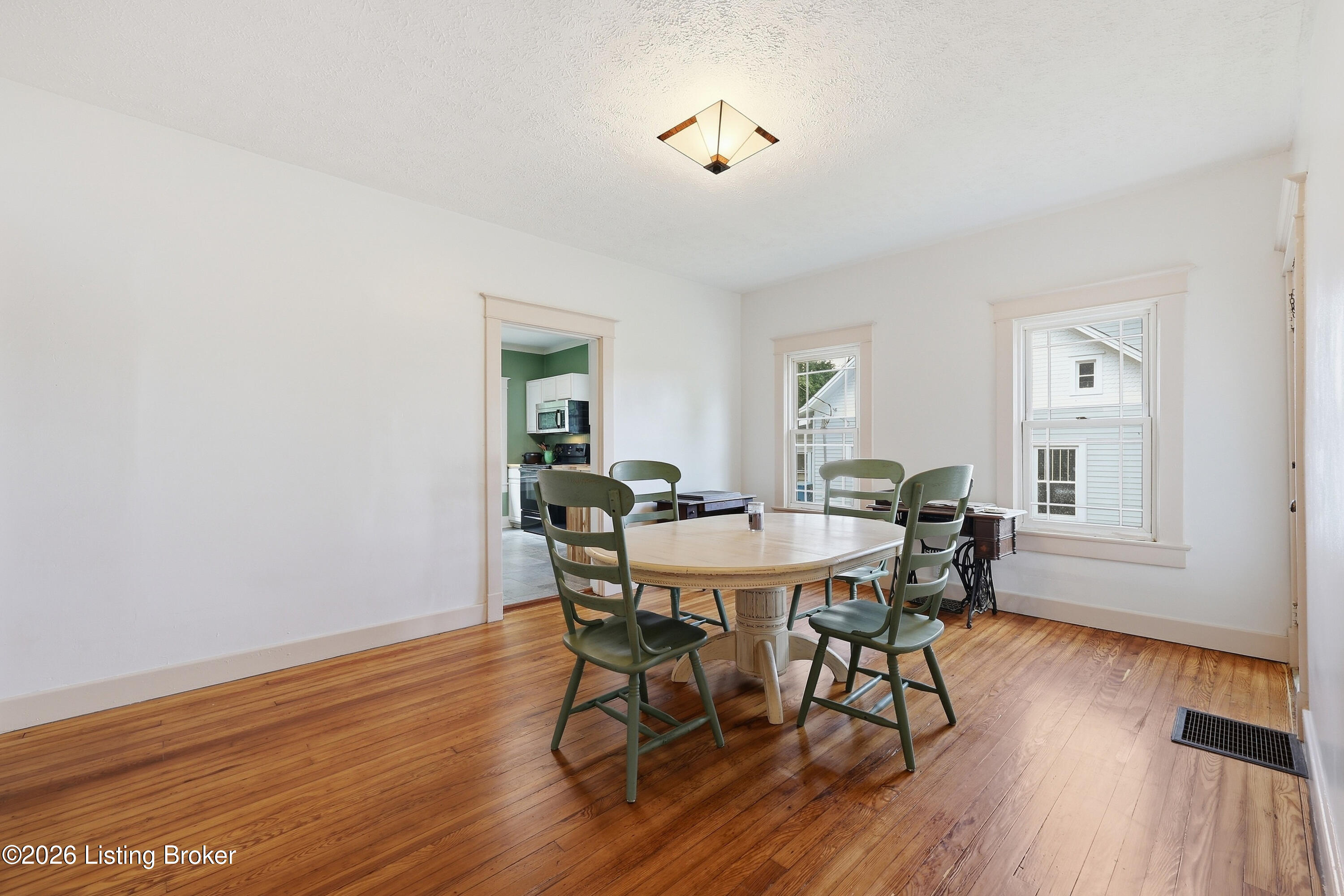 108 1st St Property Photo 12
