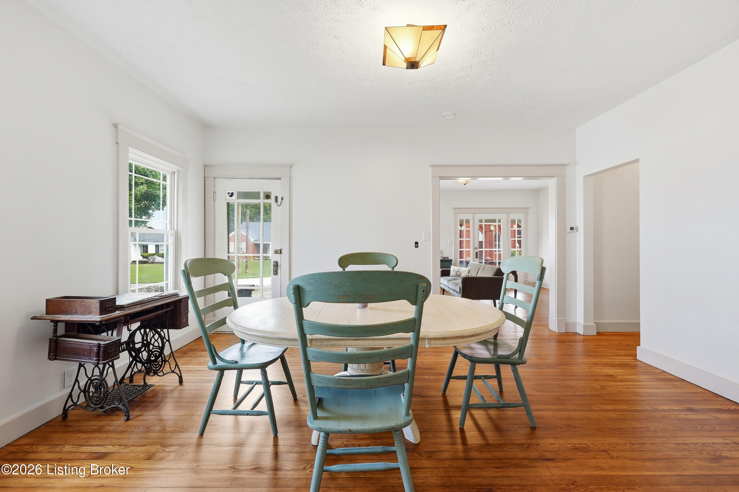 108 1st St Property Photo 14