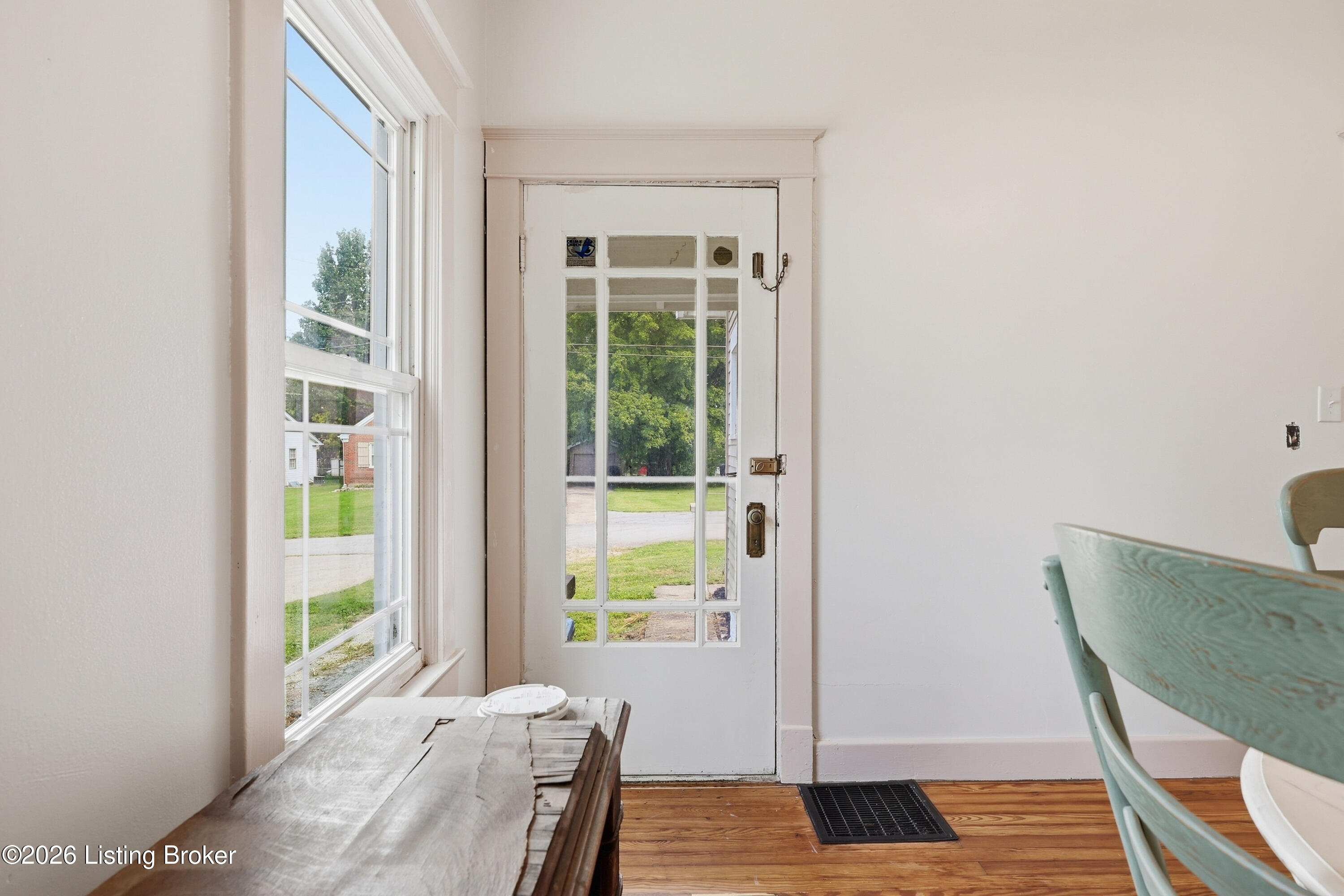 108 1st St Property Photo 15