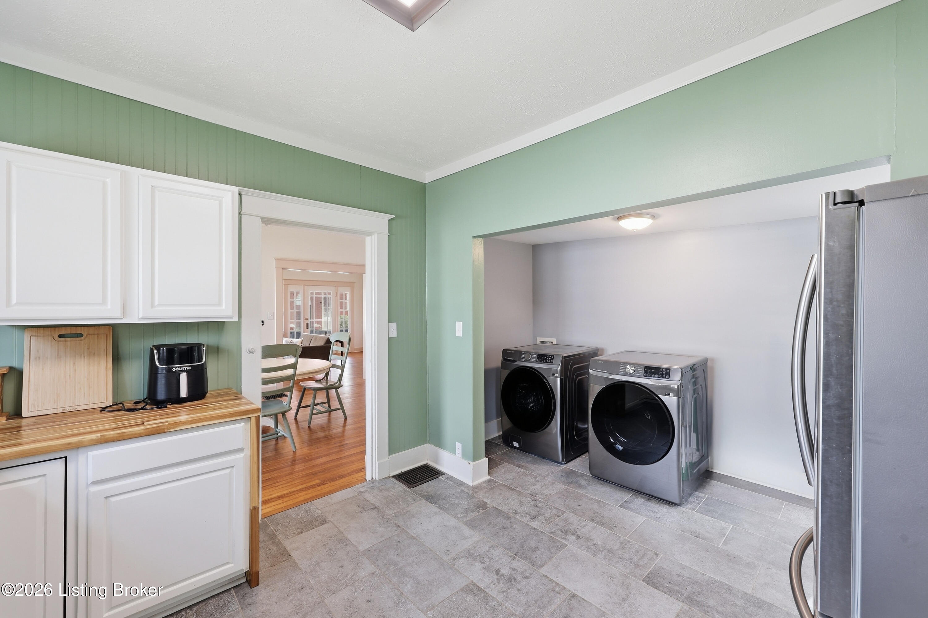 108 1st St Property Photo 16